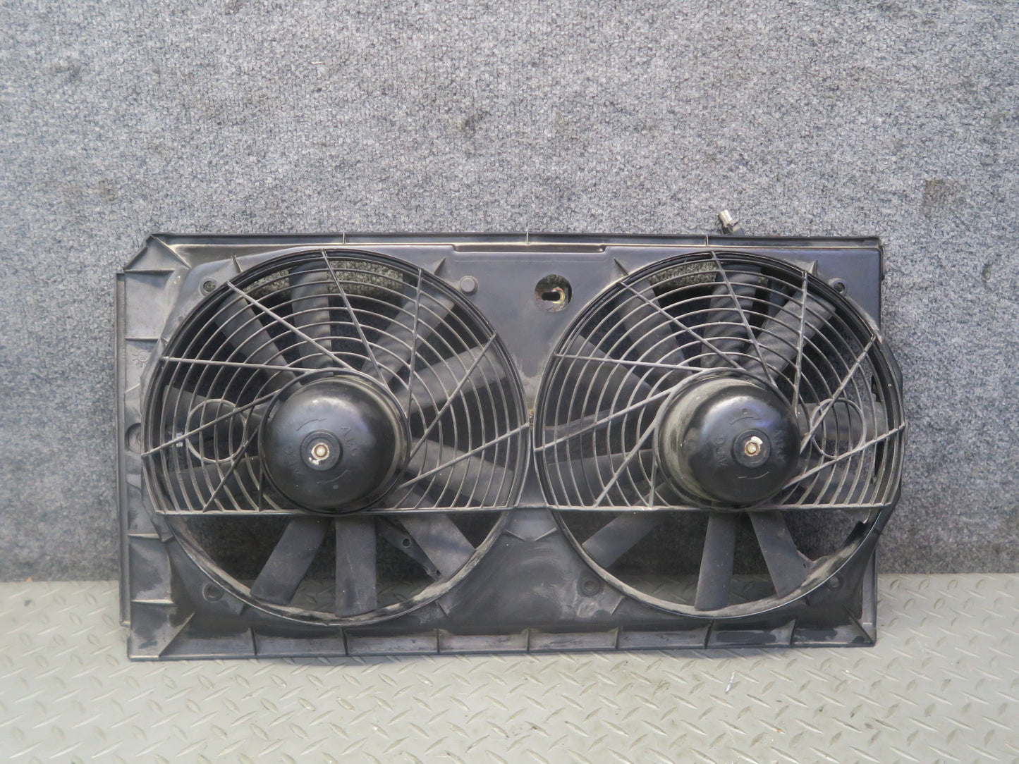 96-98 Mercedes R129 SL500 Engine Radiator Cooling Fan Motor w Shroud OEM