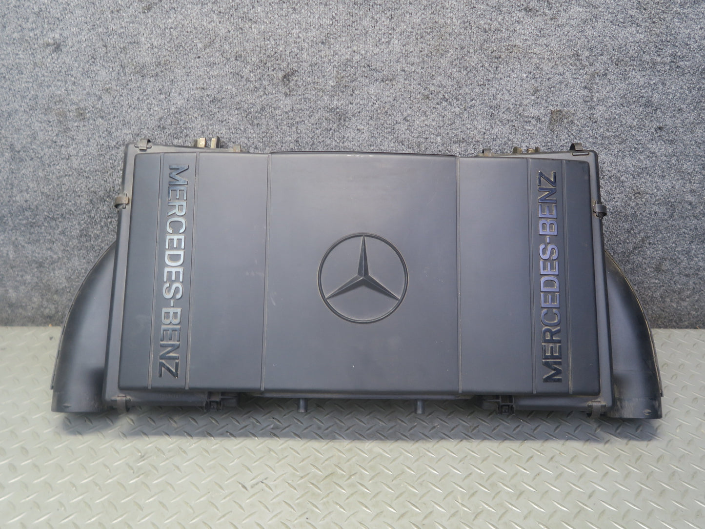 96-98 Mercedes R129 SL500 Air  Intake Cleaner Filter Box Assembly 1190940602 OEM