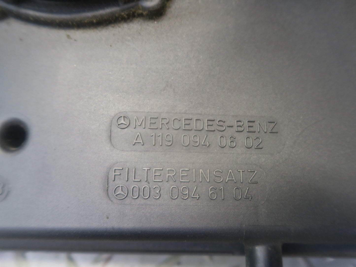 96-98 Mercedes R129 SL500 Air  Intake Cleaner Filter Box Assembly 1190940602 OEM