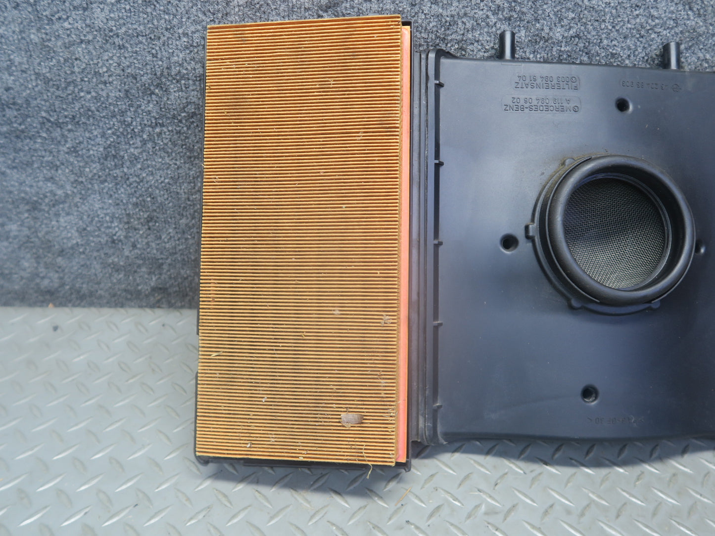 96-98 Mercedes R129 SL500 Air  Intake Cleaner Filter Box Assembly 1190940602 OEM