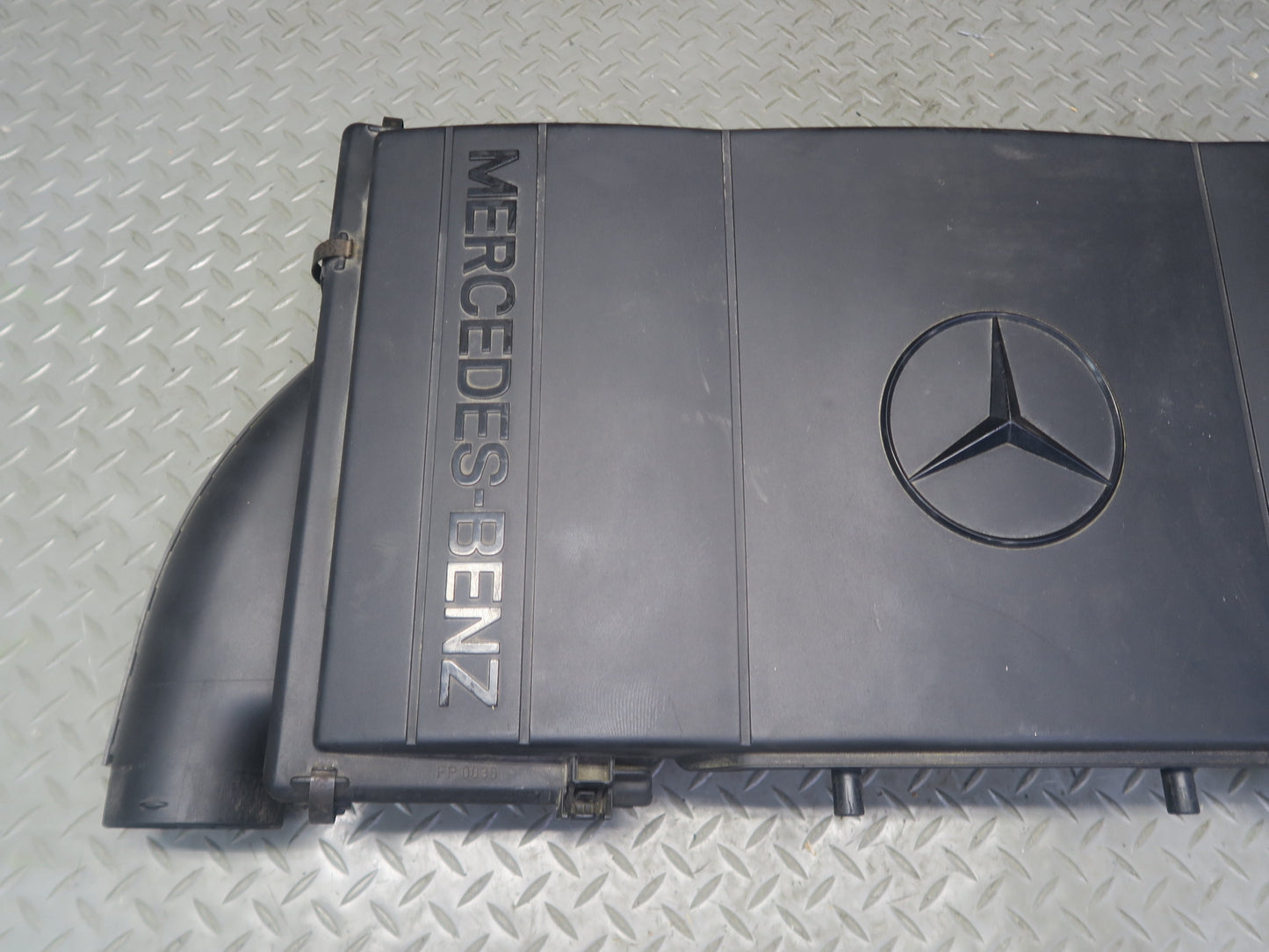 96-98 Mercedes R129 SL500 Air  Intake Cleaner Filter Box Assembly 1190940602 OEM