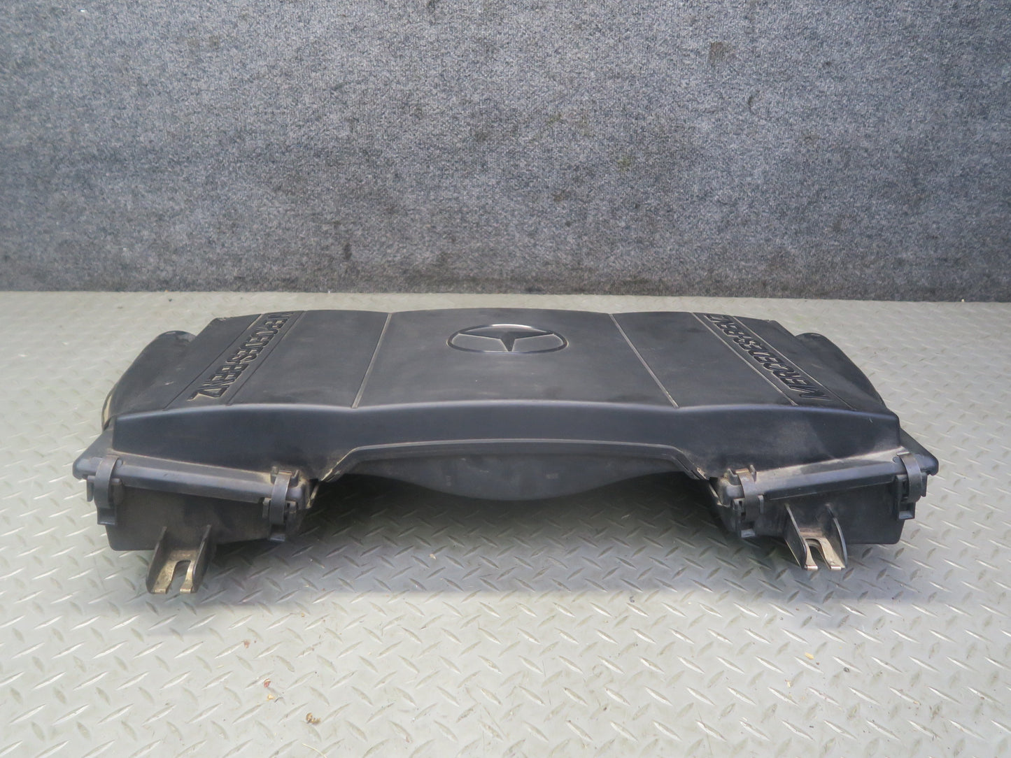 96-98 Mercedes R129 SL500 Air  Intake Cleaner Filter Box Assembly 1190940602 OEM