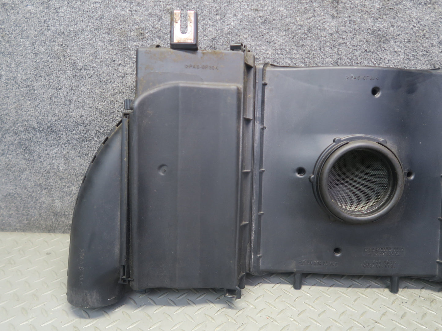 96-98 Mercedes R129 SL500 Air  Intake Cleaner Filter Box Assembly 1190940602 OEM