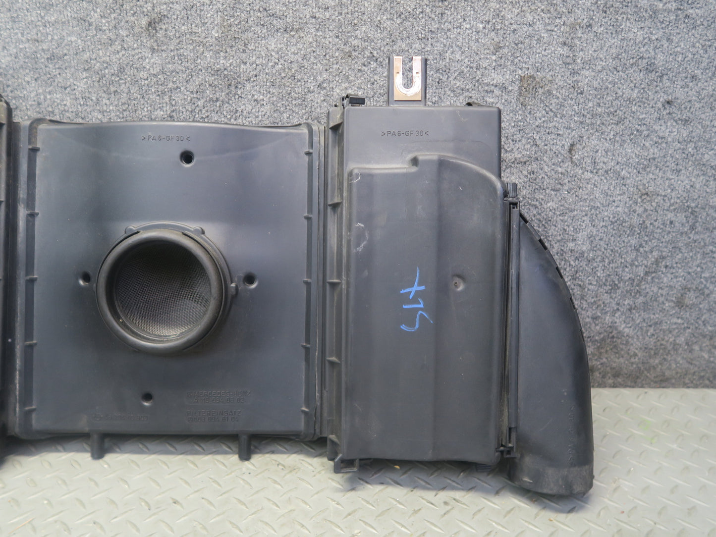96-98 Mercedes R129 SL500 Air  Intake Cleaner Filter Box Assembly 1190940602 OEM