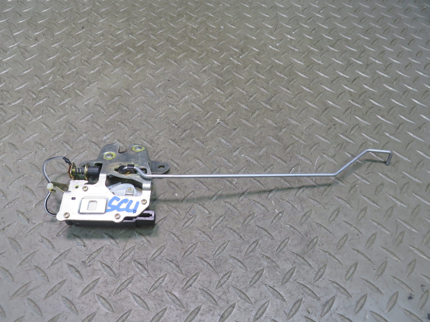 92-00 Lexus UZZ30L SC300 SC400 Rear Trunk Lid Lock Latch Actuator OEM