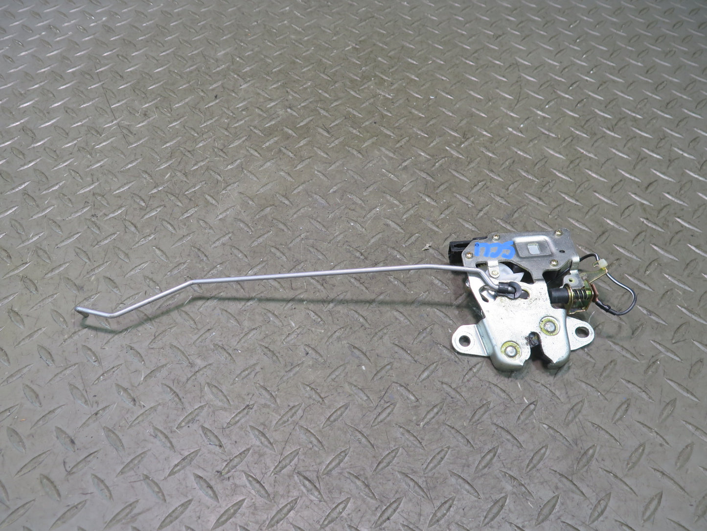 92-00 Lexus UZZ30L SC300 SC400 Rear Trunk Lid Lock Latch Actuator OEM