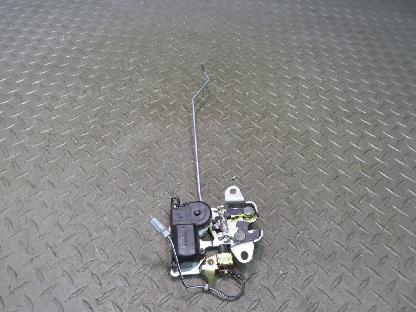 92-00 Lexus UZZ30L SC300 SC400 Rear Trunk Lid Lock Latch Actuator OEM