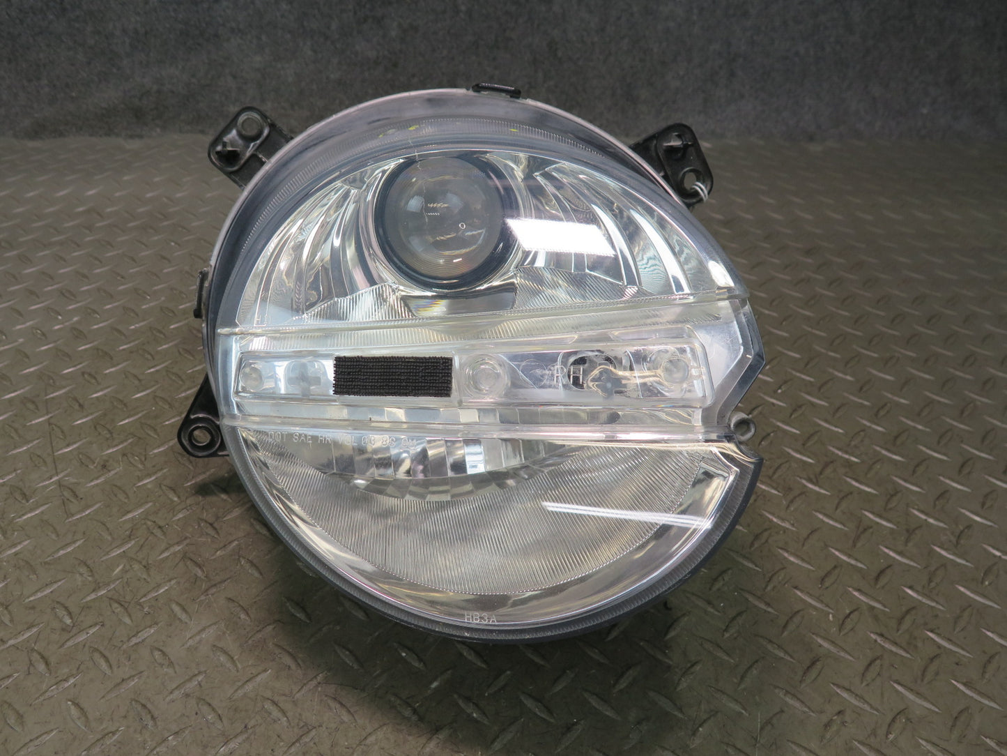 03-06 Chevrolet SSR Front Right Pass Side Halogen Headlight Lamp 15110118 OEM