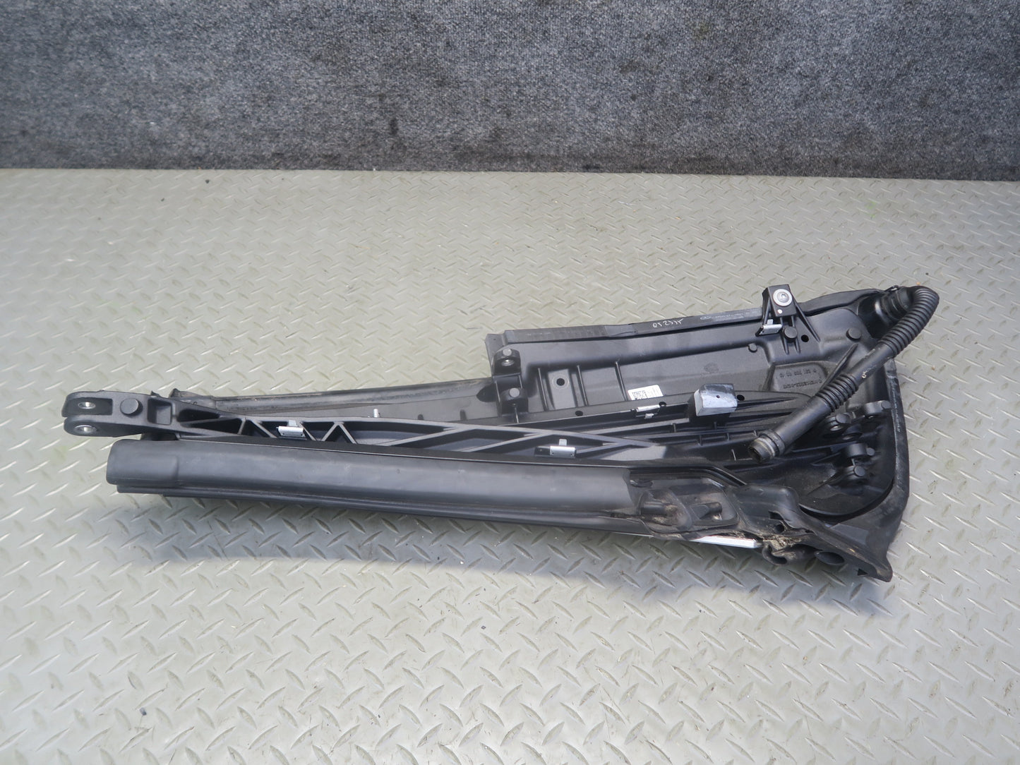 13-20 Mercedes R231 SL550 Convertible Rear Right Exterior C Pillar Trim Panel