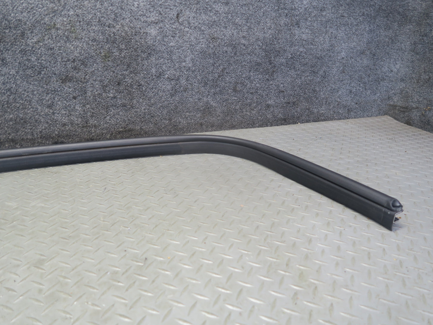 13-20 Mercedes R231 SL550 Front Left Door Weatherstrip Rubber Seal Gasket OEM