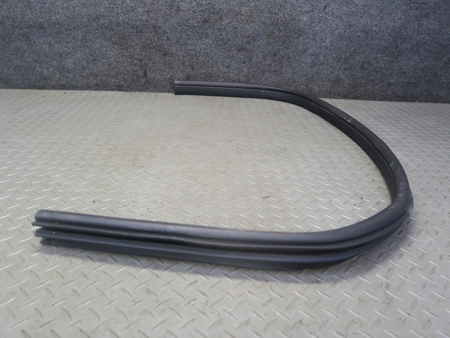 13-20 Mercedes R231 SL550 Front Right Door Weatherstrip Rubber Seal Gasket OEM