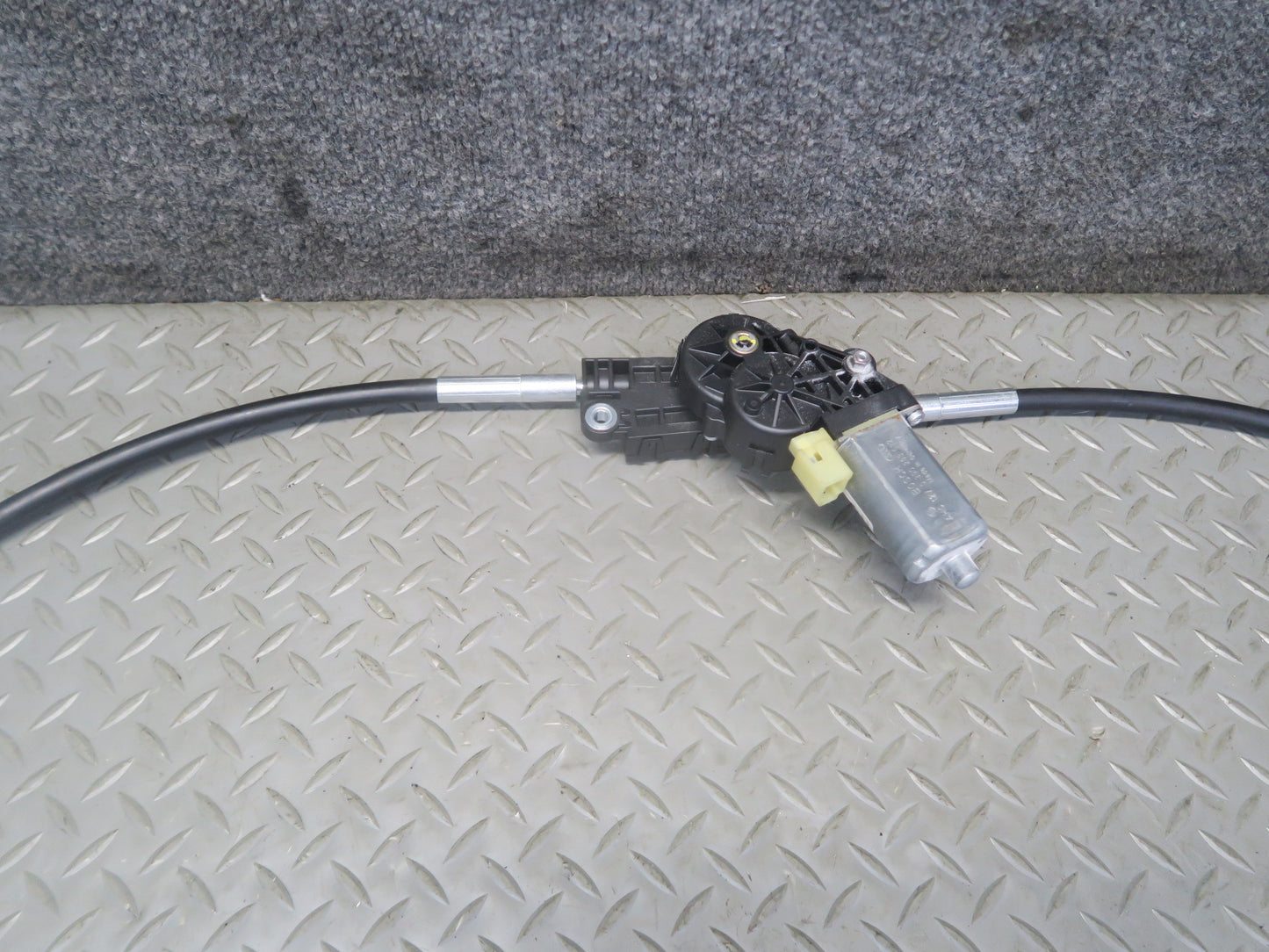 13-20 Mercedes R231 SL550 Convertible TOP Roof Trunk Flap Motor Assembly OEM