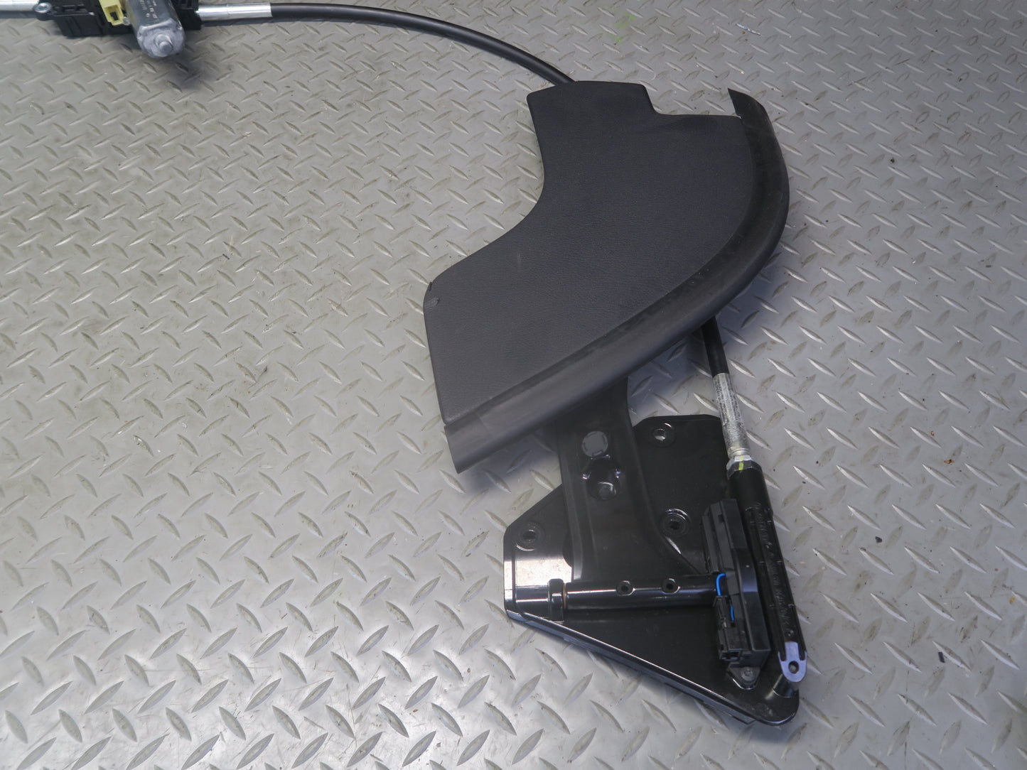 13-20 Mercedes R231 SL550 Convertible TOP Roof Trunk Flap Motor Assembly OEM