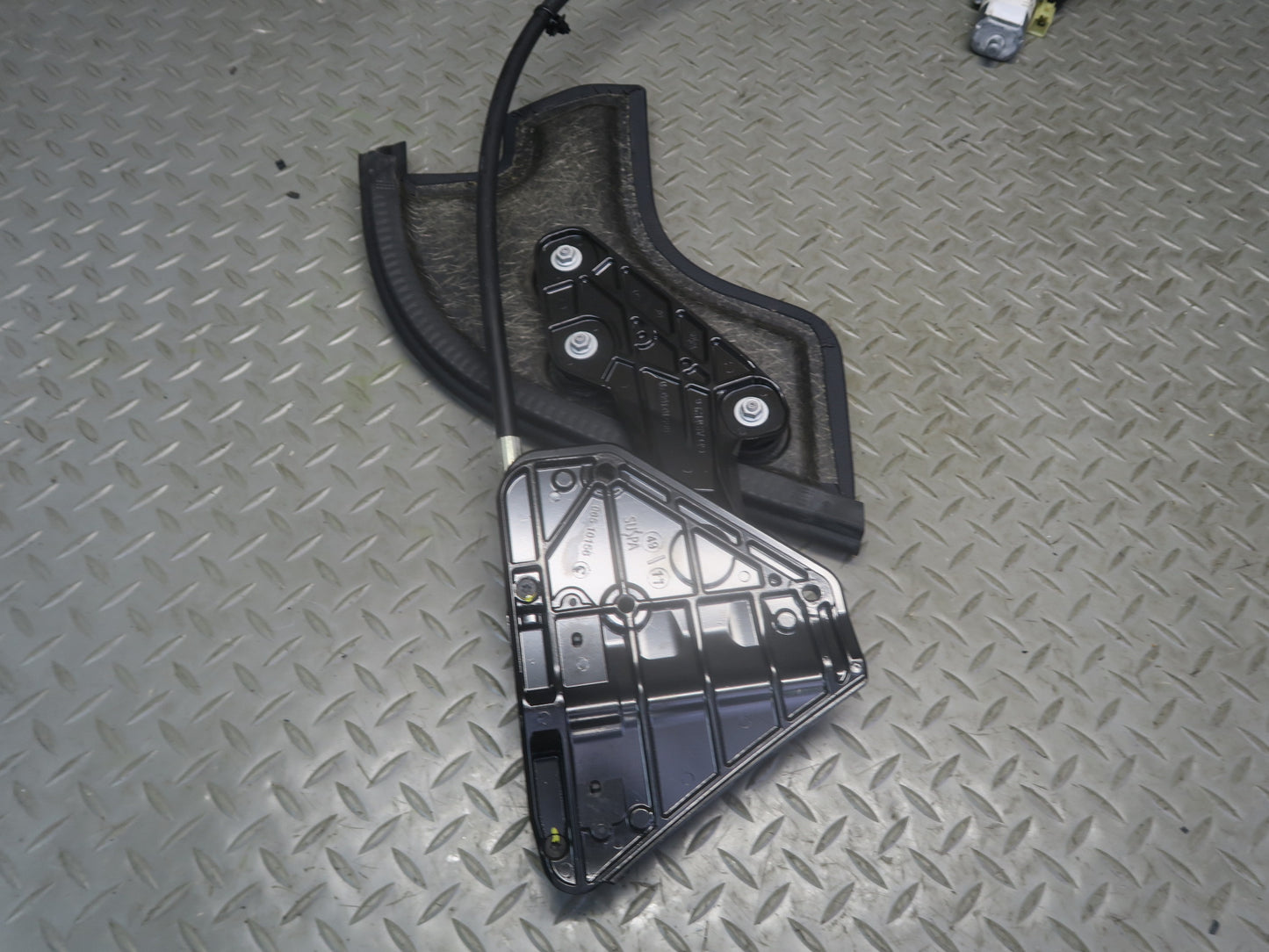 13-20 Mercedes R231 SL550 Convertible TOP Roof Trunk Flap Motor Assembly OEM