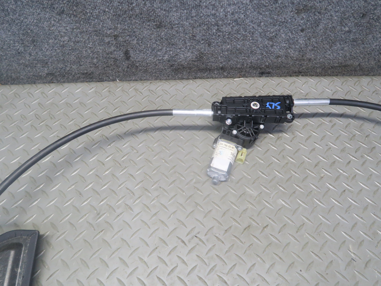 13-20 Mercedes R231 SL550 Convertible TOP Roof Trunk Flap Motor Assembly OEM