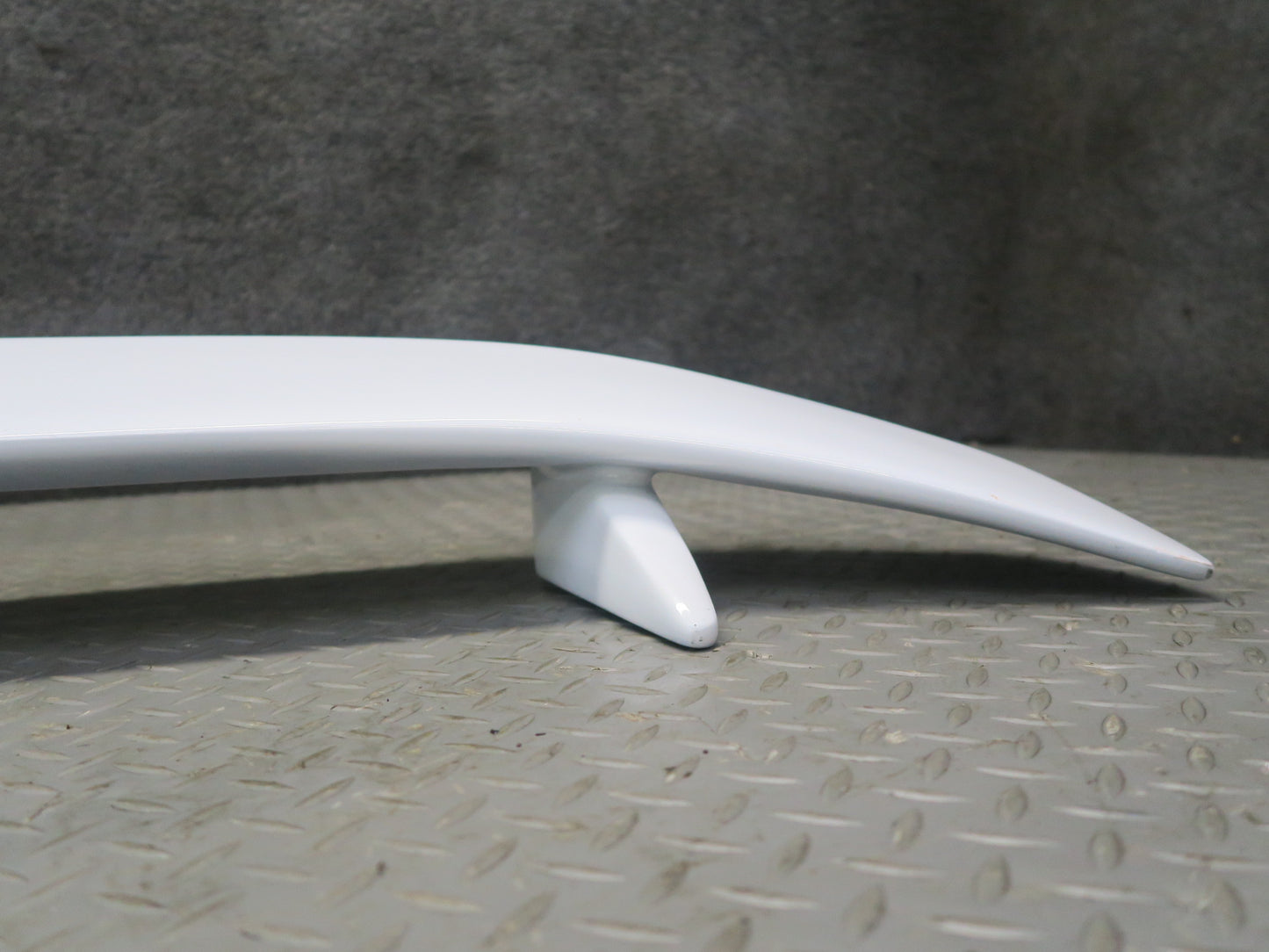 00-05 Toyota MR2 Spyder ZZW30 Rear Trunk Lid Spoiler Wing White
