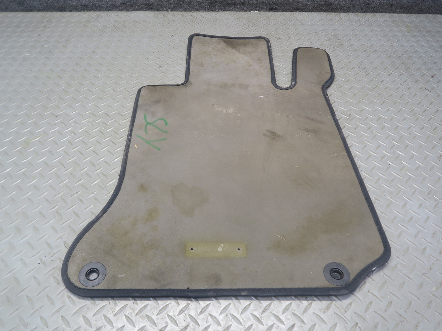 13-16 Mercedes R231 SL550 Set of 2 Front Left & Right Carpet Floor MAT OEM