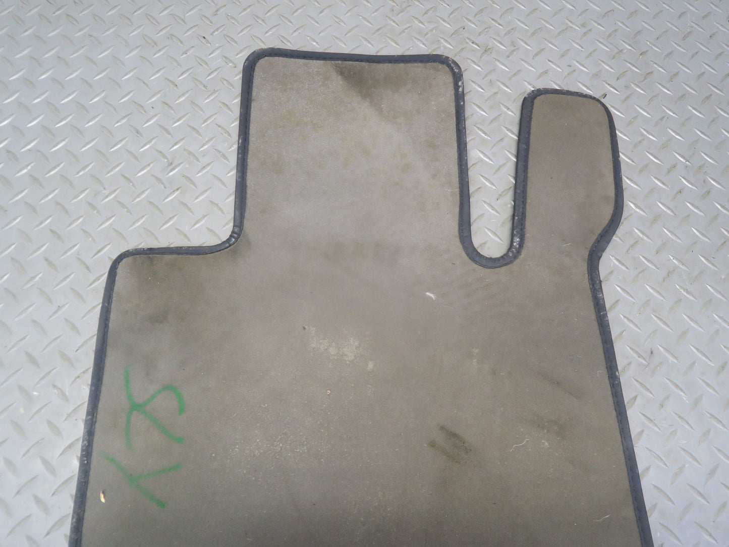 13-16 Mercedes R231 SL550 Set of 2 Front Left & Right Carpet Floor MAT OEM
