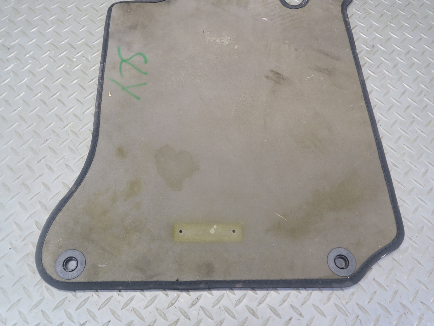 13-16 Mercedes R231 SL550 Set of 2 Front Left & Right Carpet Floor MAT OEM
