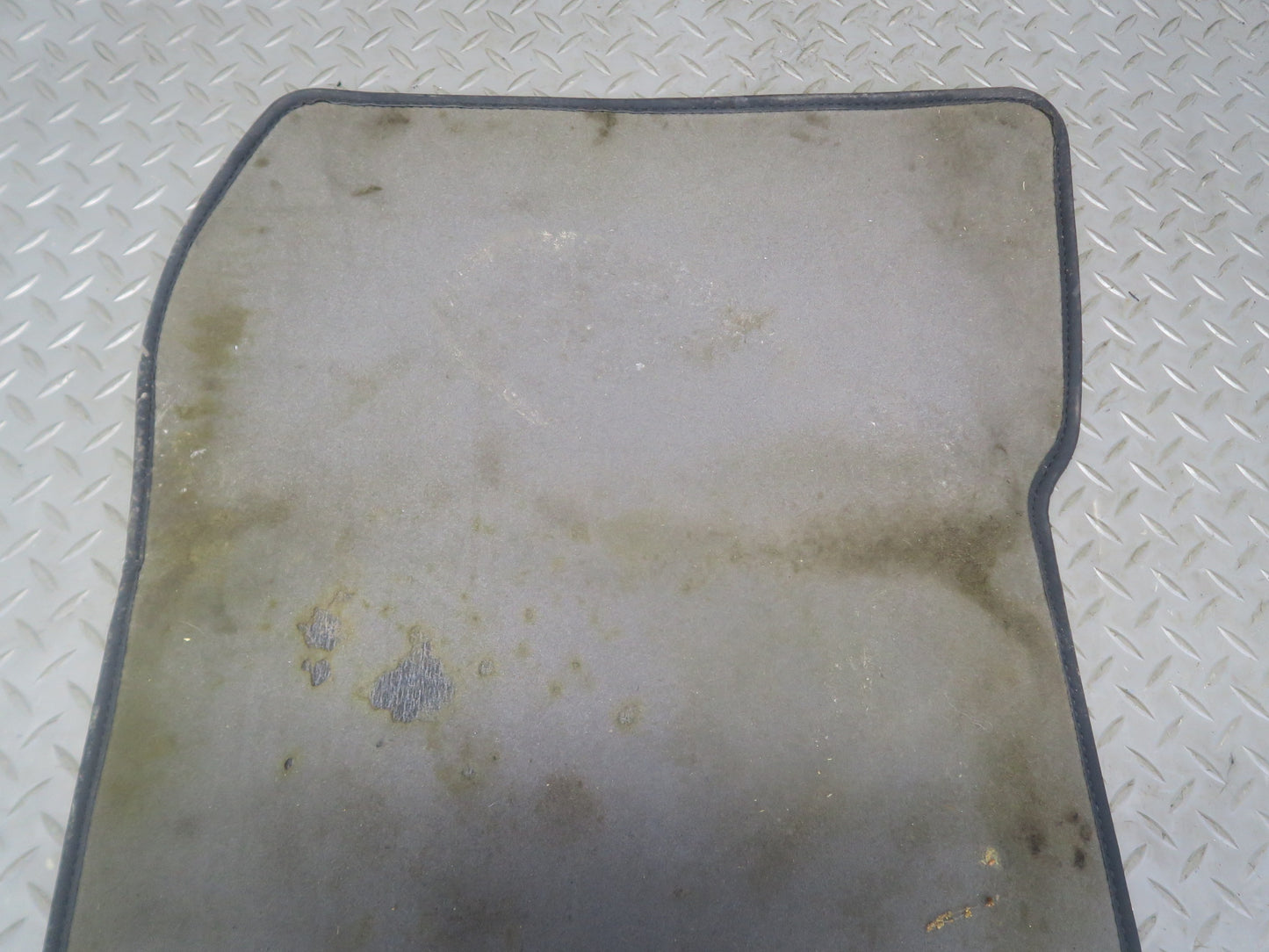 13-16 Mercedes R231 SL550 Set of 2 Front Left & Right Carpet Floor MAT OEM