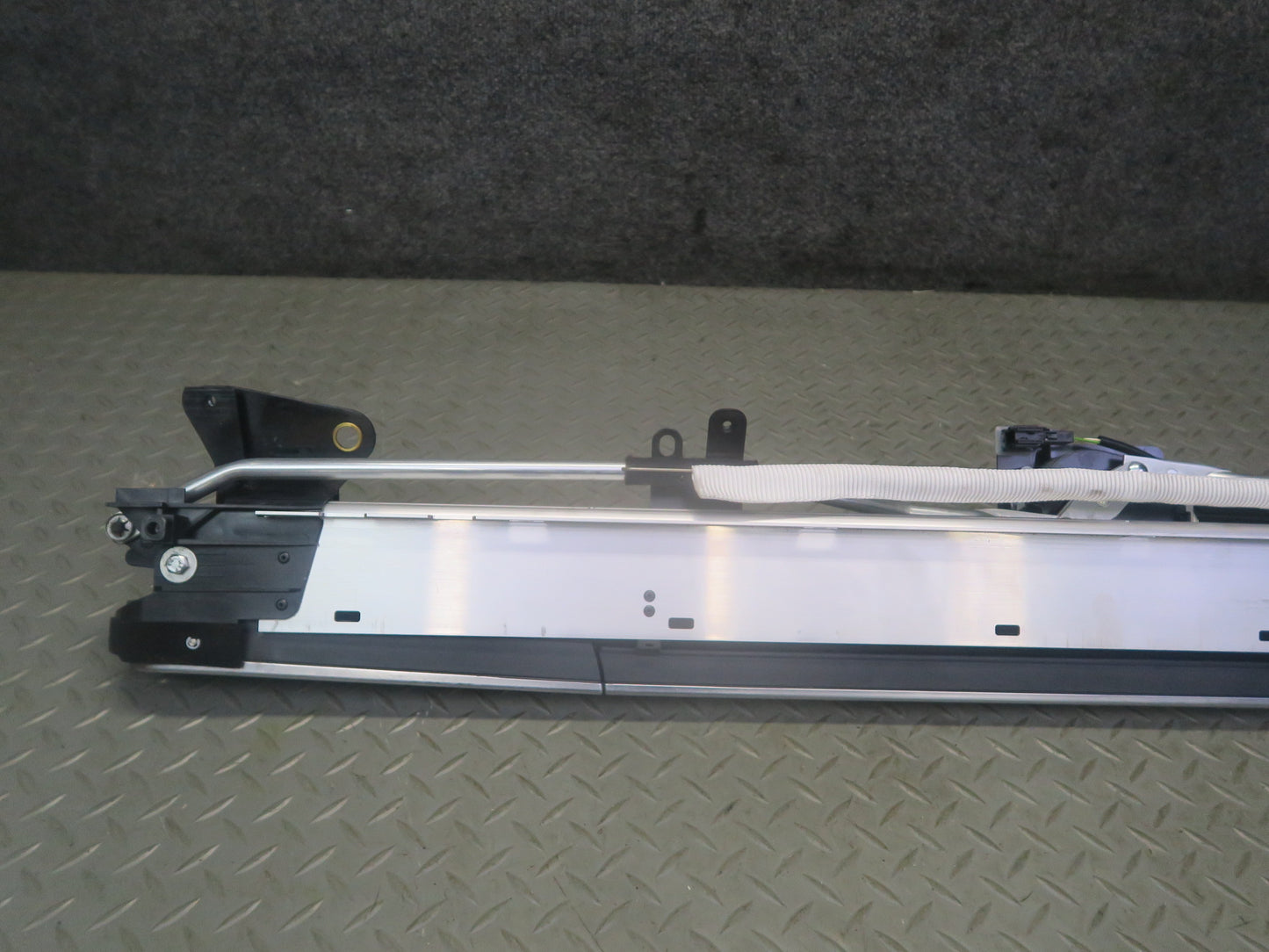 13-20 Mercedes R231 SL550 Rear Air Wind Deflector With Motor 2318600174 OEM