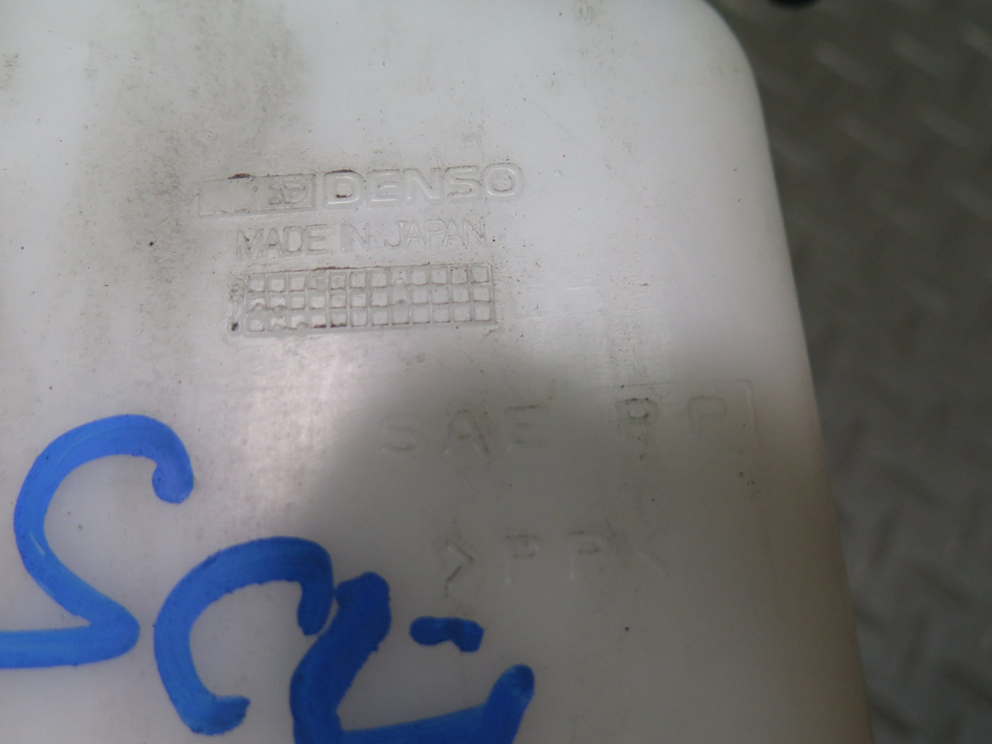 98-00 Lexus UZZ30L SC400 Engine Coolant Expansion Overflow Reservoir OEM