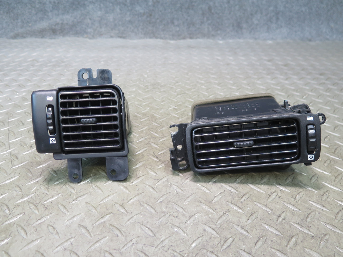 97-00 Lexus UZZ30L SC400 SC300 Dash Left Right Air Vent Grille Set OEM