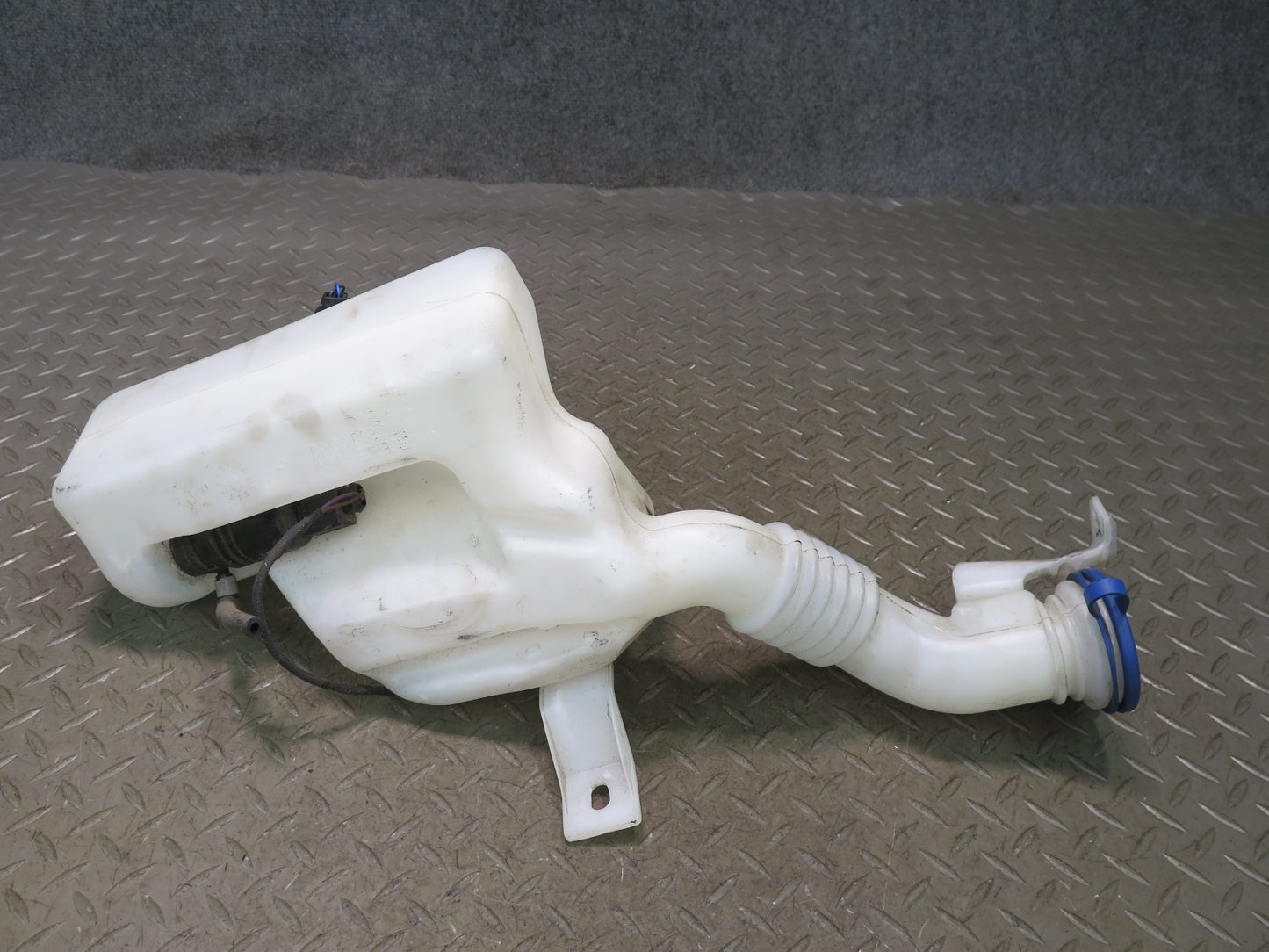 2012-2016 Mercedes R172 SLK Windshield Washer Reservoir Bottle Tank W/ Pump