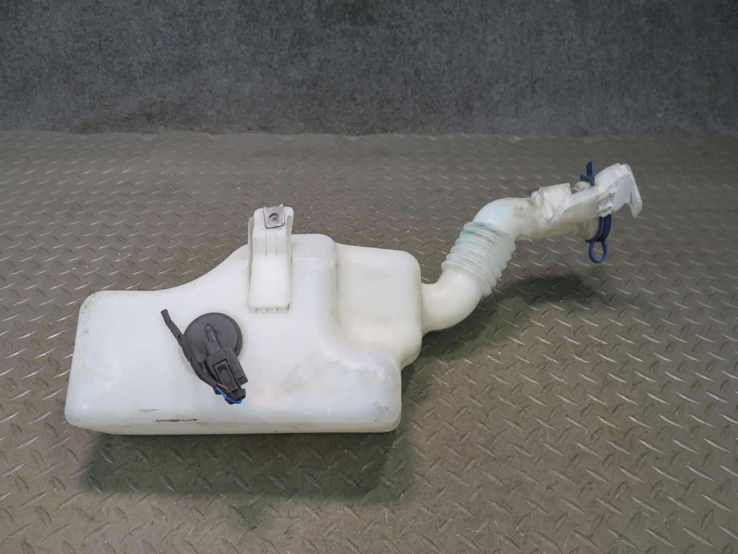2012-2016 Mercedes R172 SLK Windshield Washer Reservoir Bottle Tank W/ Pump