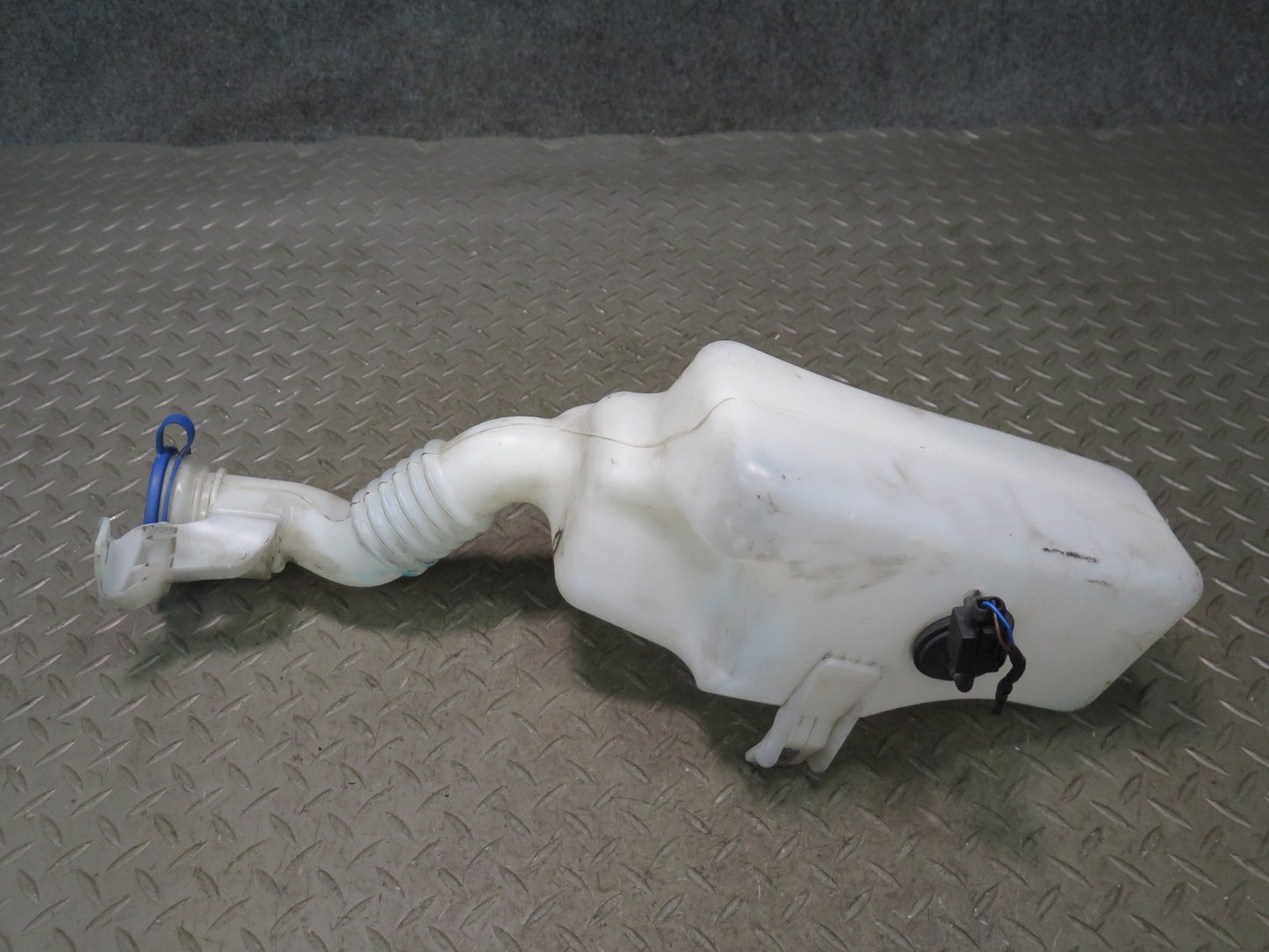 2012-2016 Mercedes R172 SLK Windshield Washer Reservoir Bottle Tank W/ Pump
