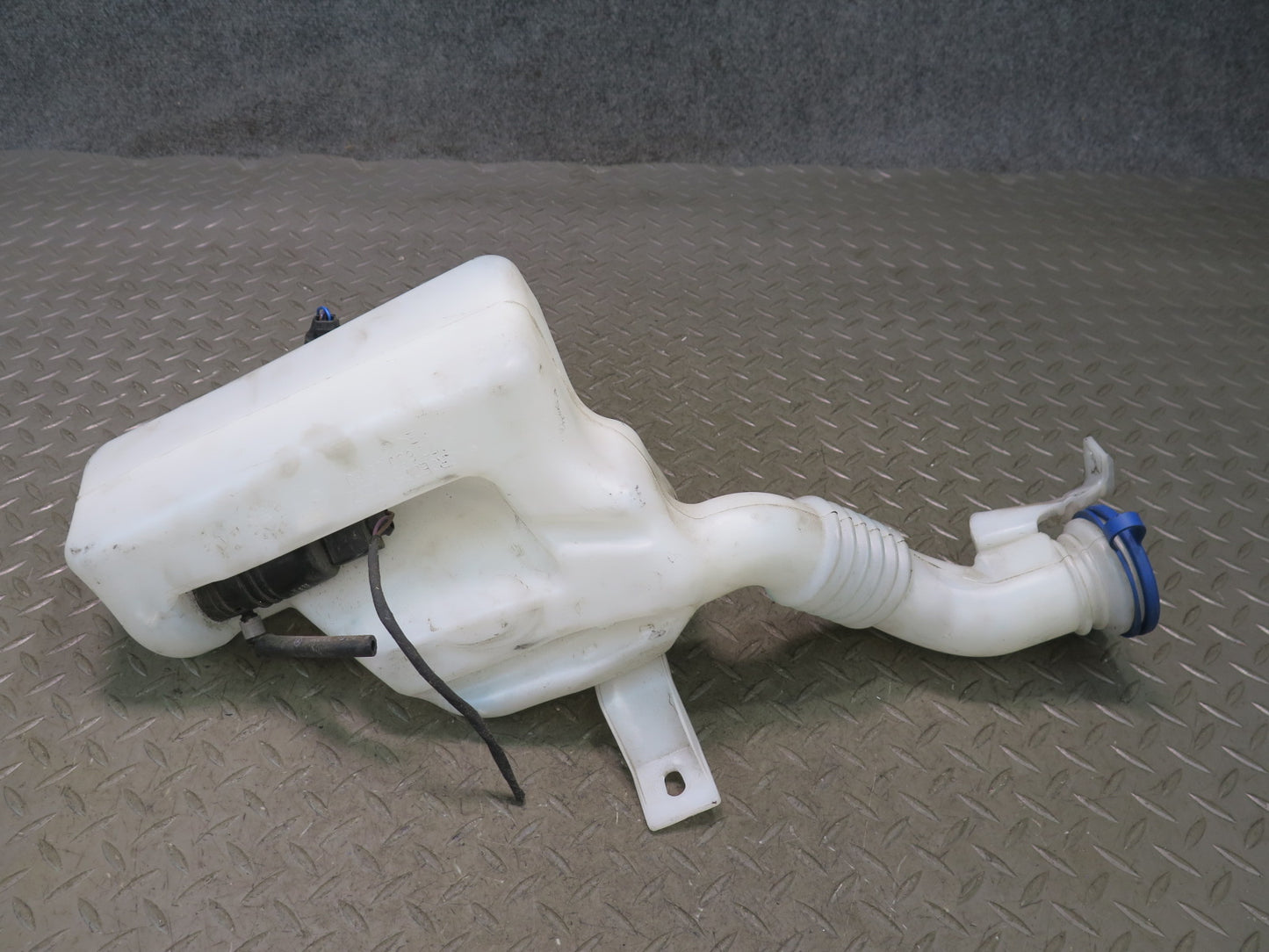 2012-2016 Mercedes R172 SLK Windshield Washer Reservoir Bottle Tank W/ Pump