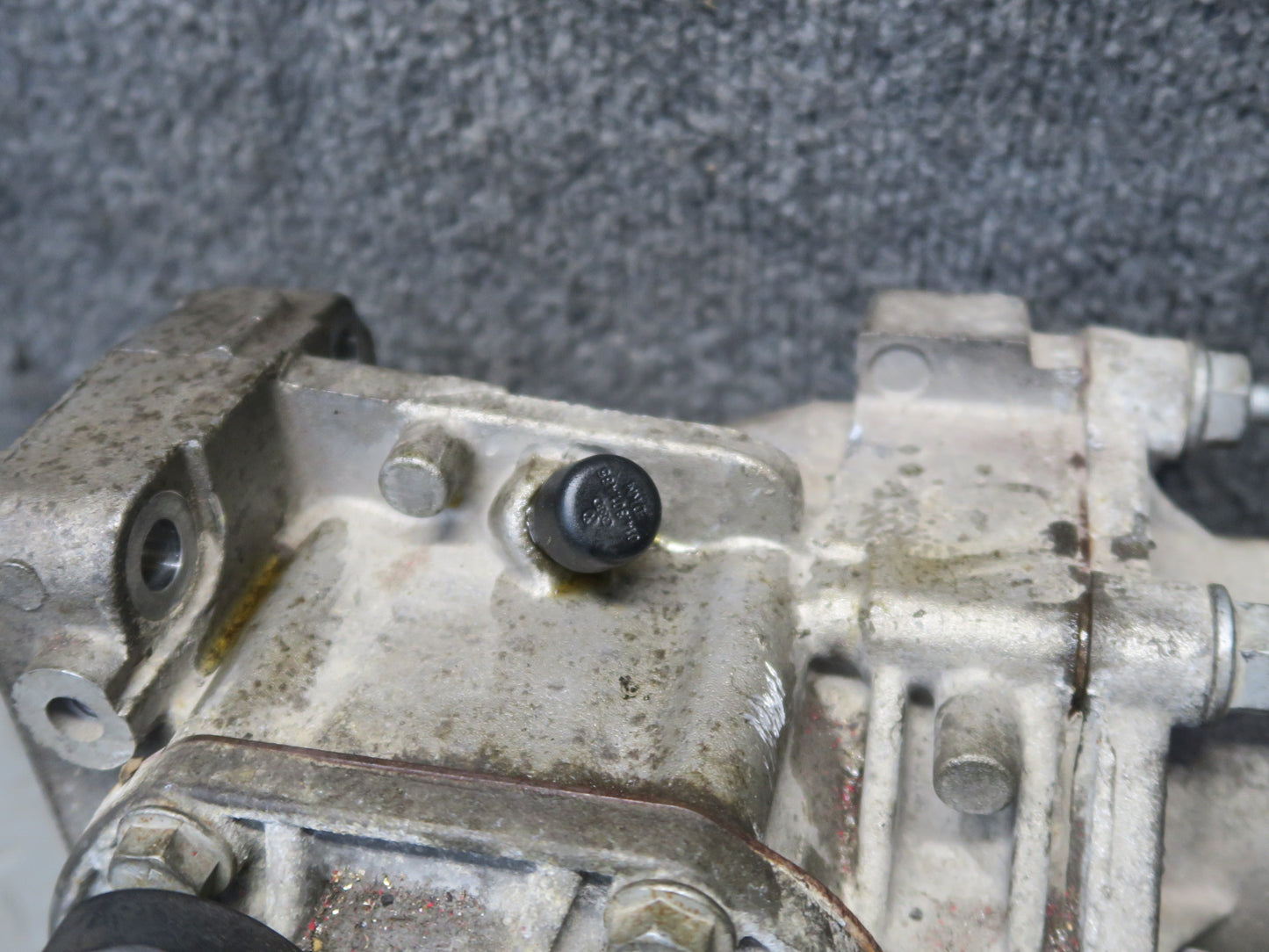 2008 VW Golf R32 MK5 VR6 A/T Front Differential Transfer Case OEM