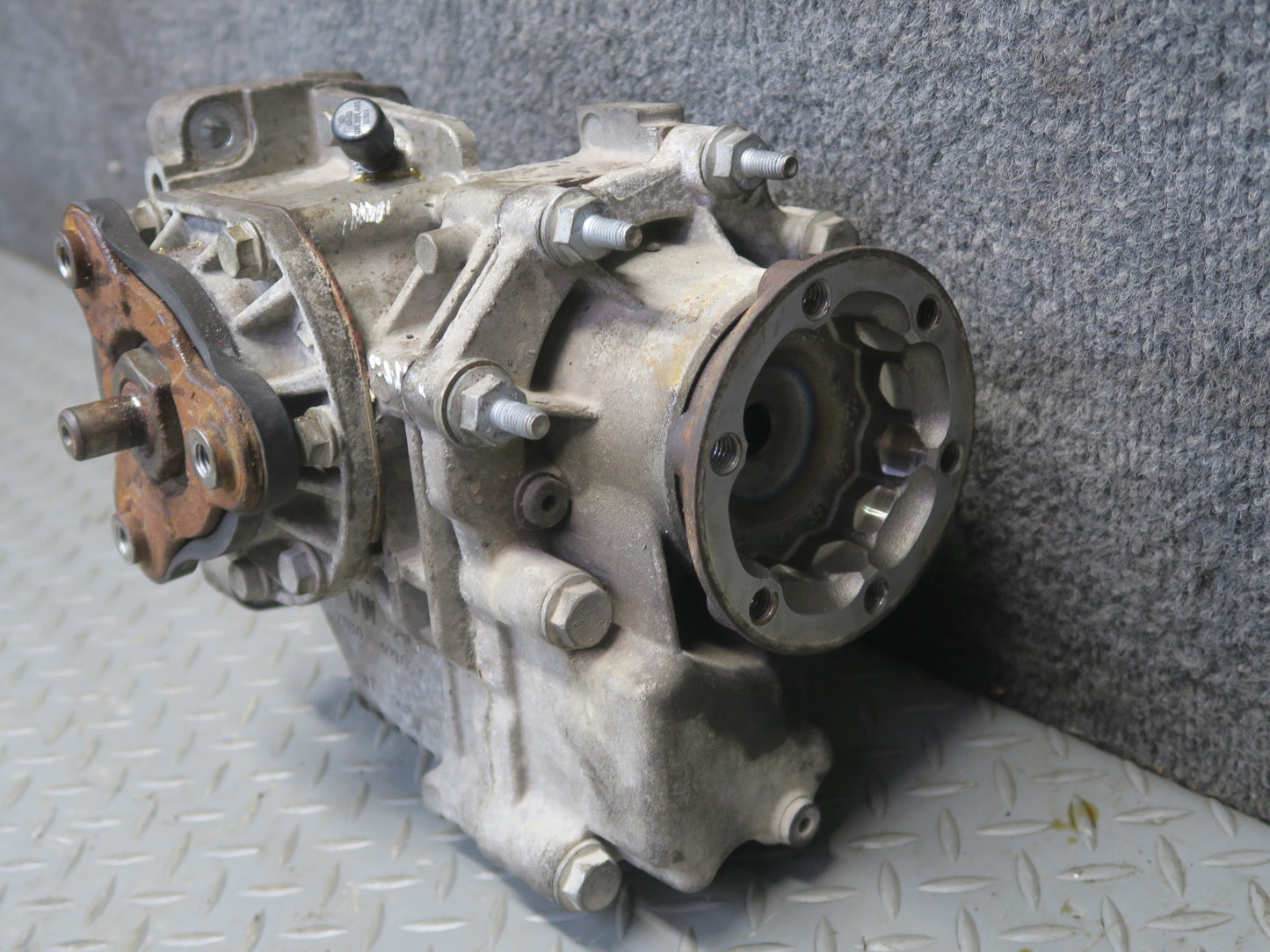 2008 VW Golf R32 MK5 VR6 A/T Front Differential Transfer Case OEM