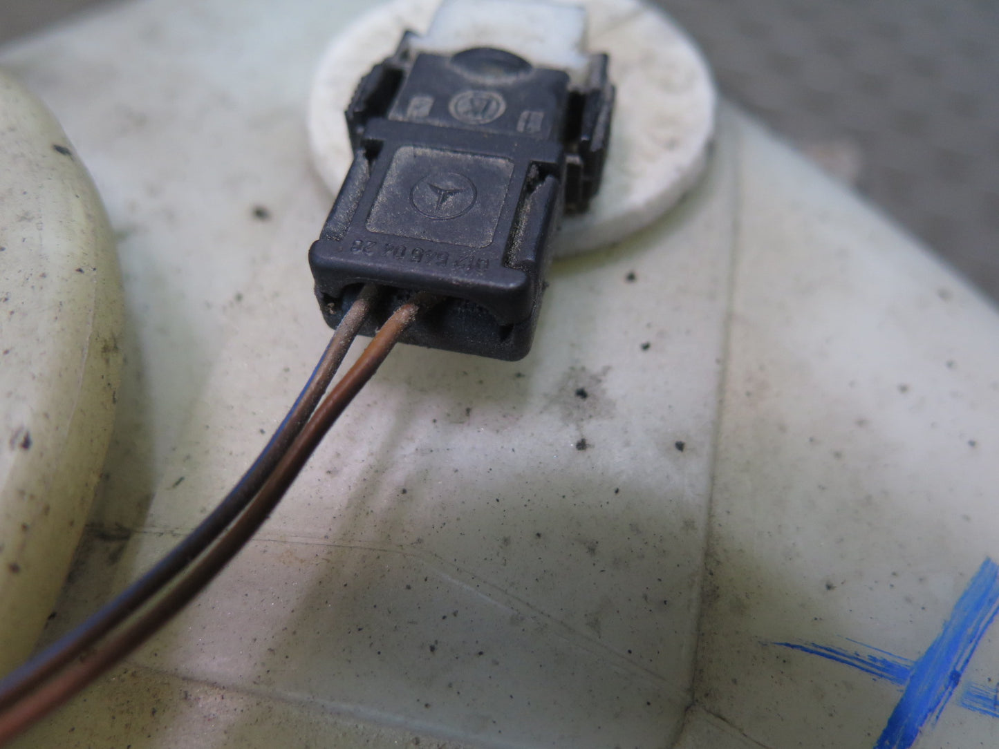 94-02 Mercedes R129 Sl-class Windshield Washer Fluid Reservoir Tank w Pump OEM