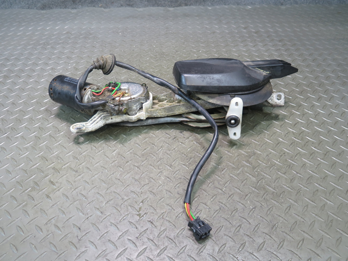 94-02 Mercedes R129 Sl-class Windshield Wiper Transmission  Linkage w Motor OEM