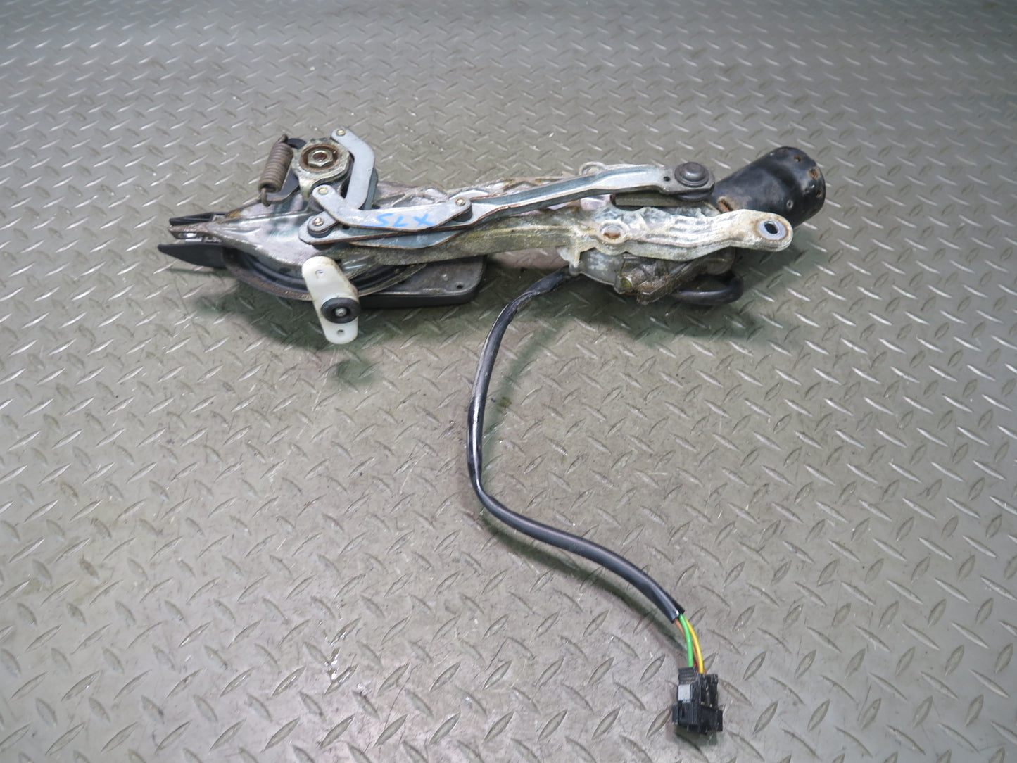 94-02 Mercedes R129 Sl-class Windshield Wiper Transmission  Linkage w Motor OEM