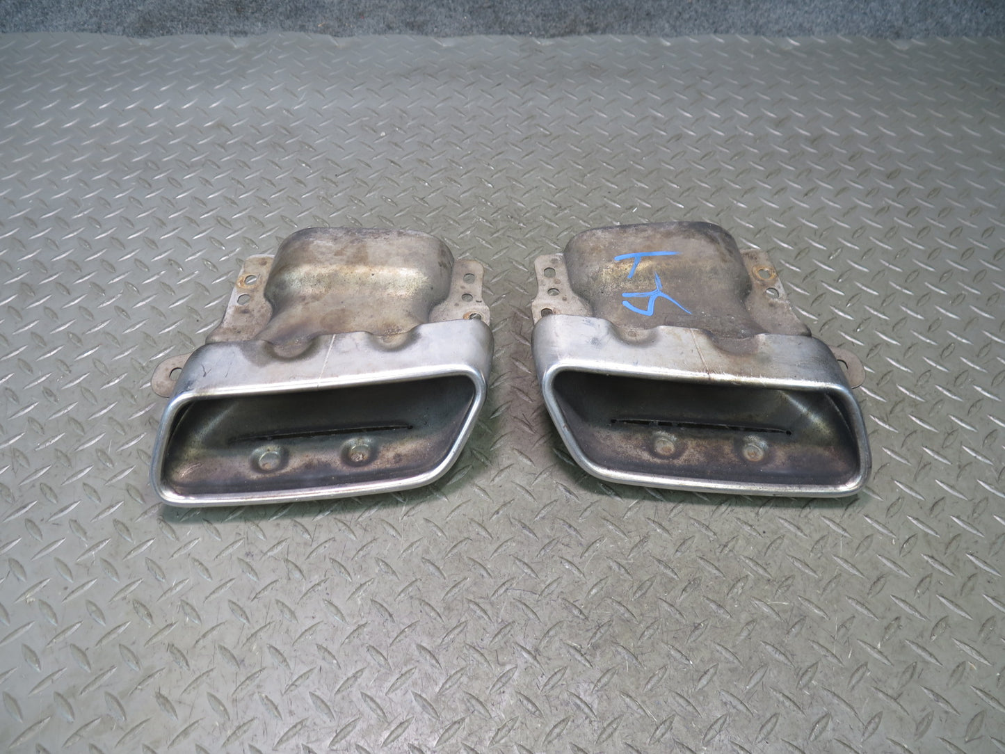 13-20 Mercedes R231 SL550 Set of 2 Rear Left & Right Exhaust Muffler Tips OEM