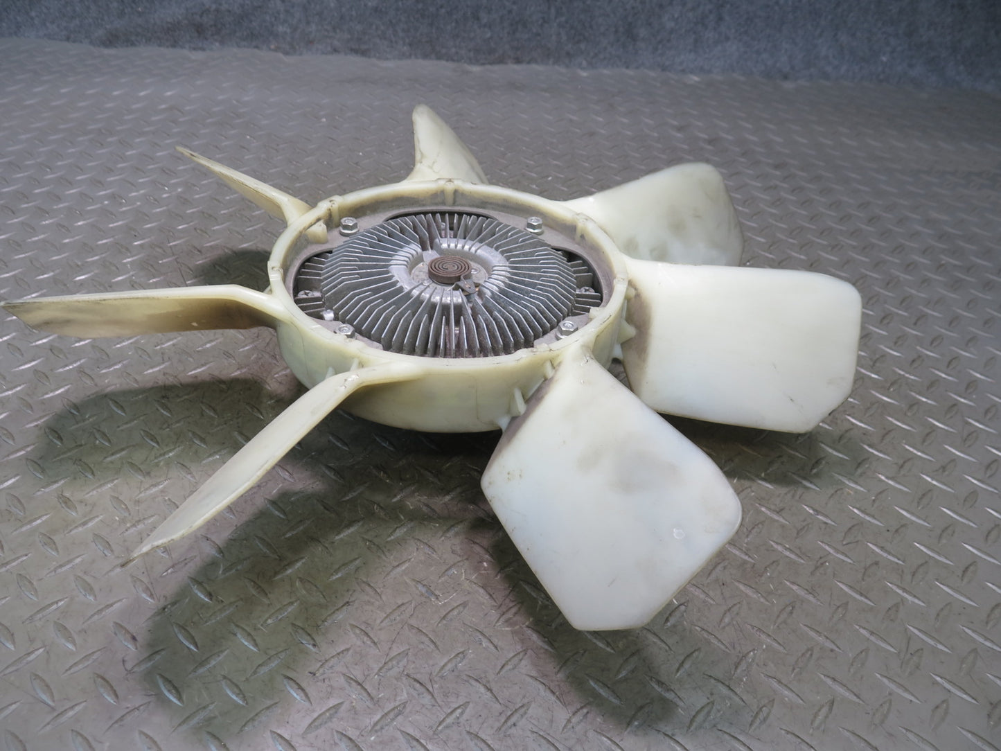 2010-2013 Lexus URJ150L GX460 Engine Motor Cooling Fan Motor Clutch w Blade