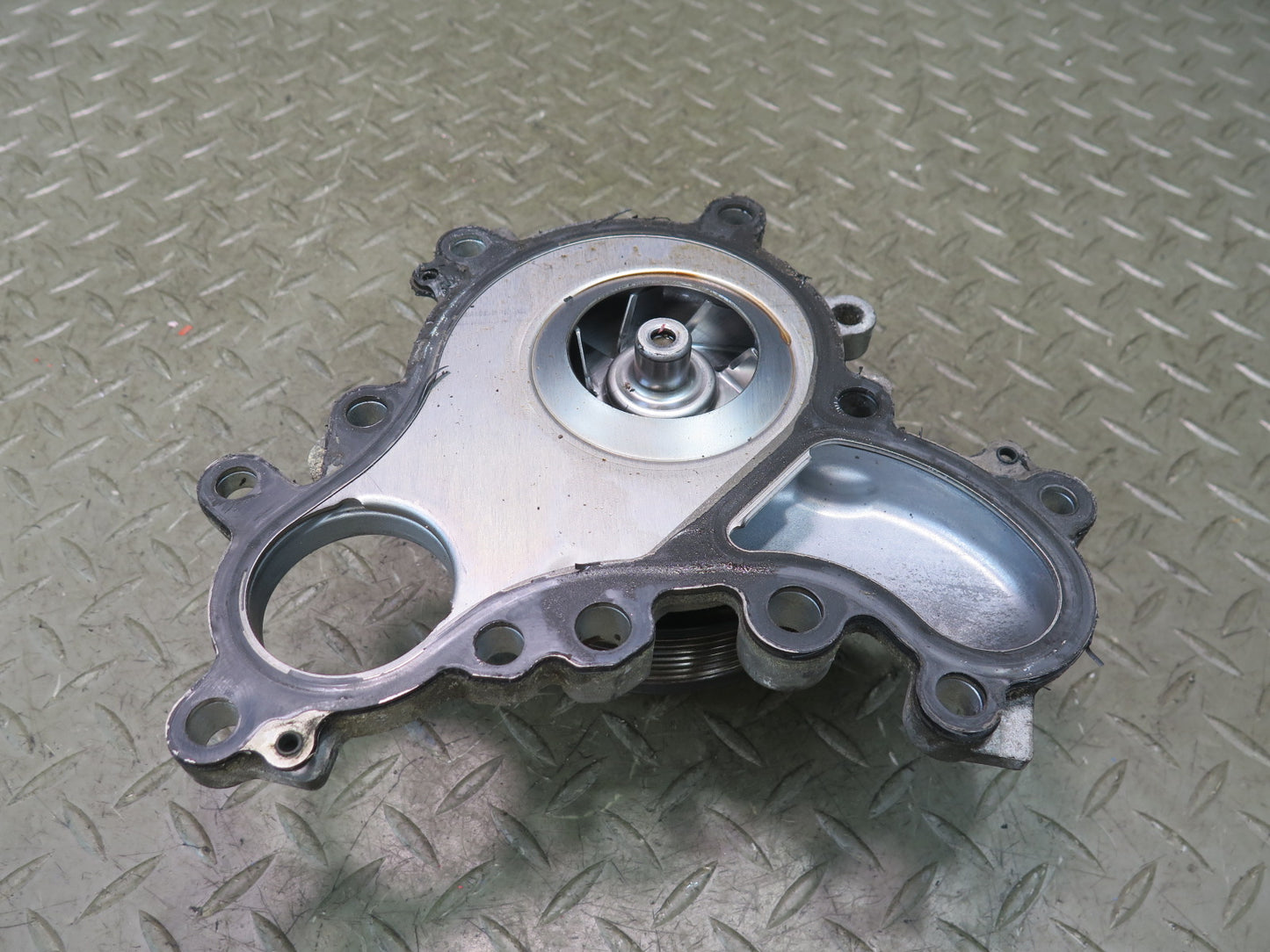 2010-2014 Lexus URJ150L GX460 Engine Motor Coolant Water Pump w Pulley
