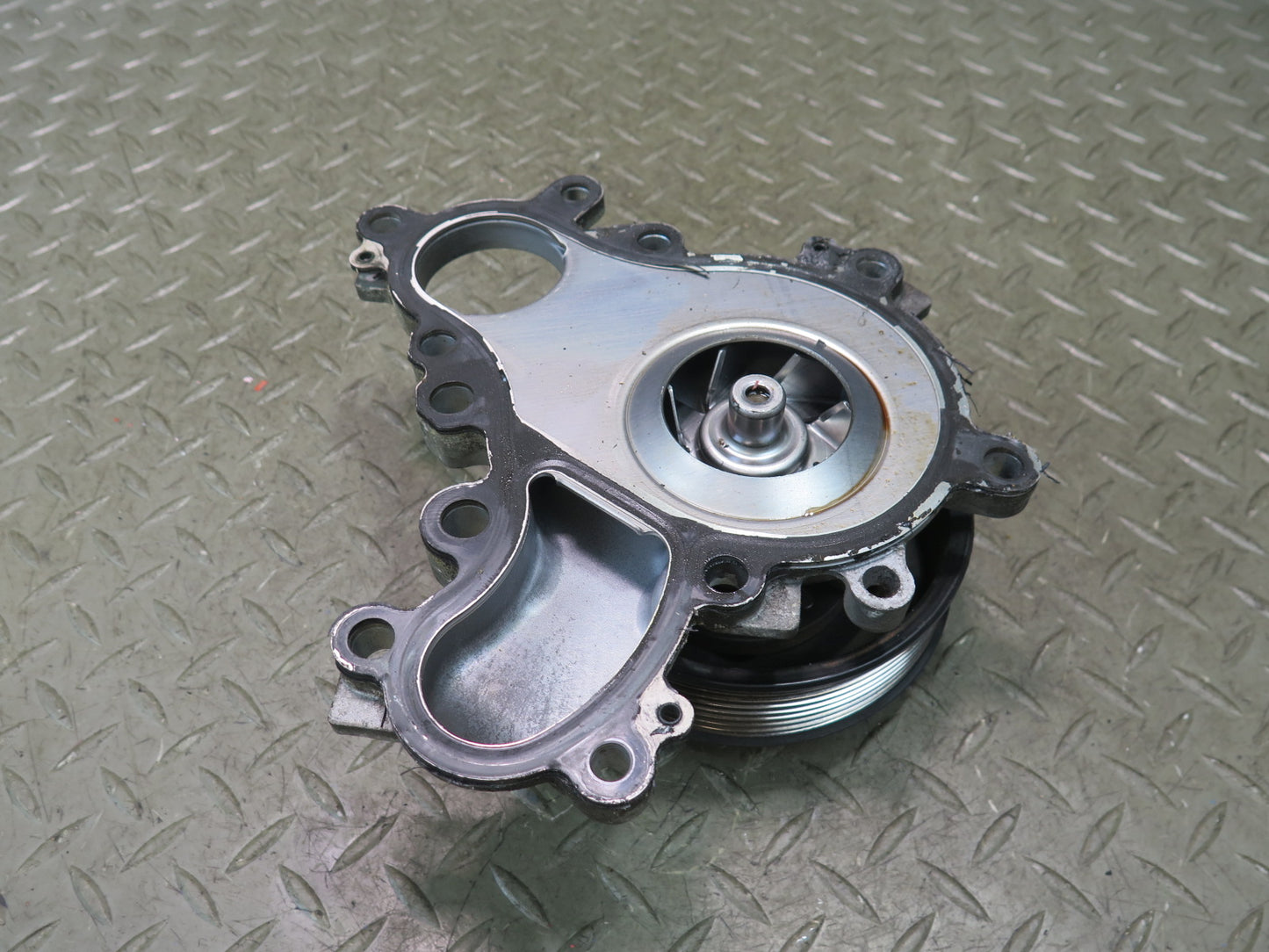 2010-2014 Lexus URJ150L GX460 Engine Motor Coolant Water Pump w Pulley