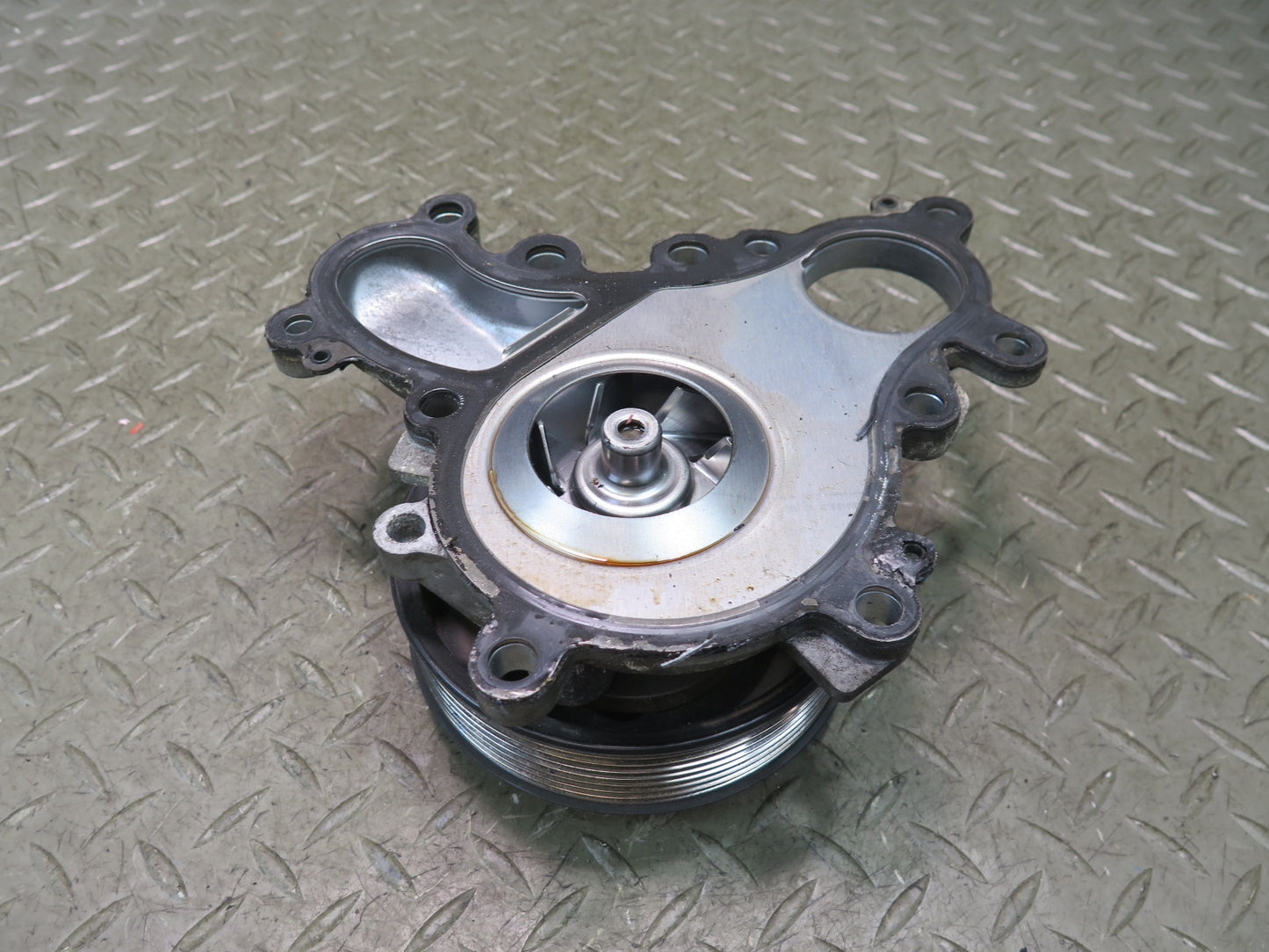 2010-2014 Lexus URJ150L GX460 Engine Motor Coolant Water Pump w Pulley