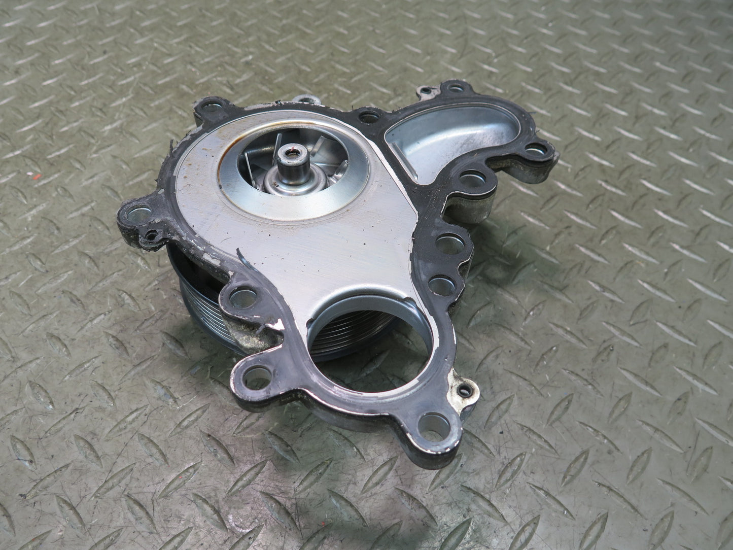 2010-2014 Lexus URJ150L GX460 Engine Motor Coolant Water Pump w Pulley