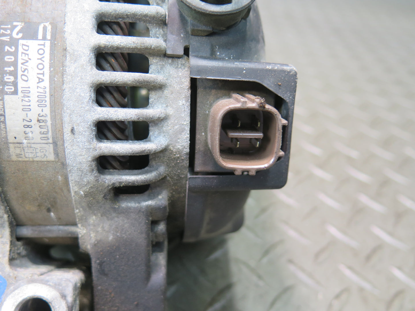 2010-2014 Lexus URJ150L GX460 Engine Alternator Generator 27060-38090