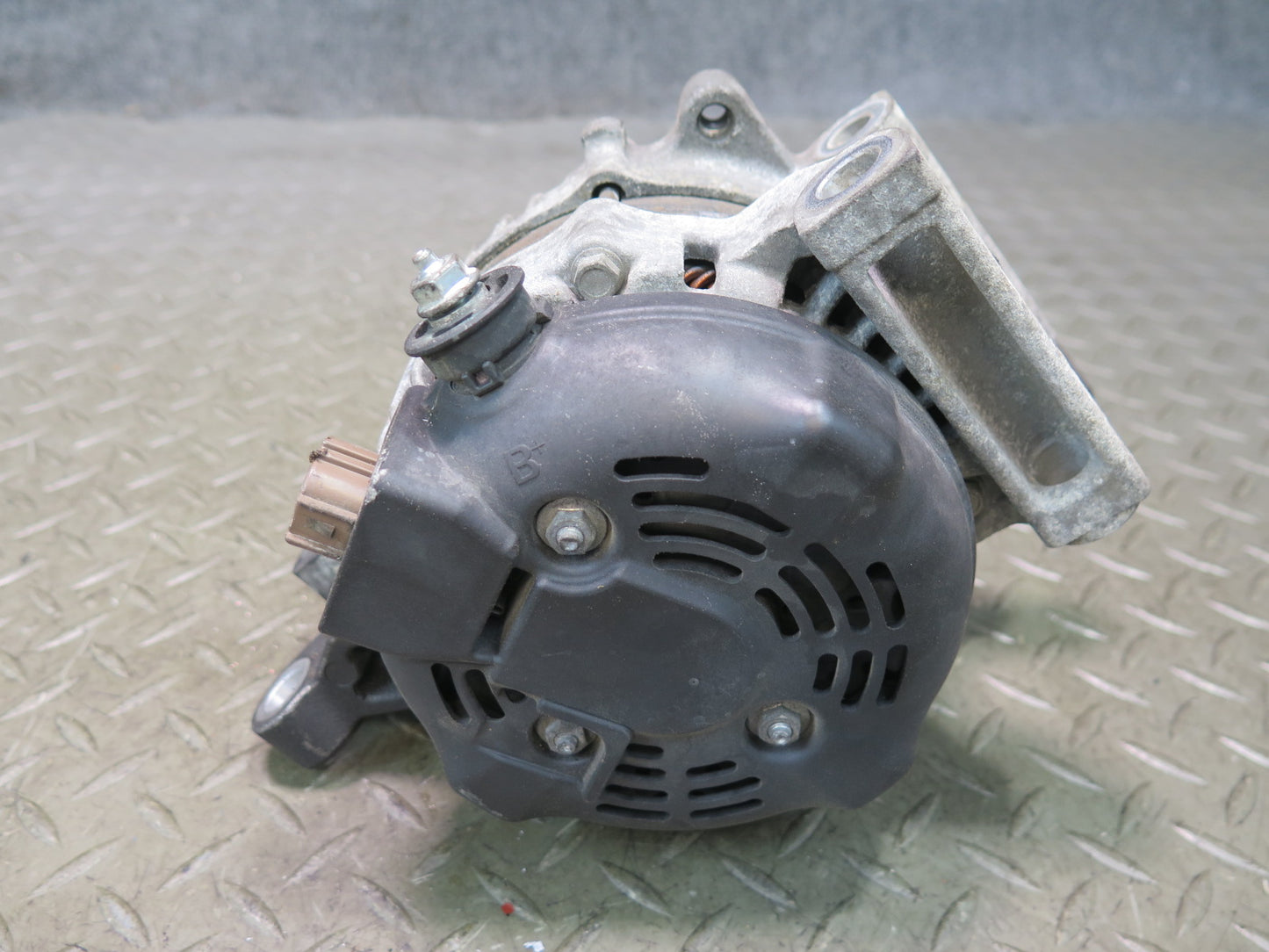 2010-2014 Lexus URJ150L GX460 Engine Alternator Generator 27060-38090