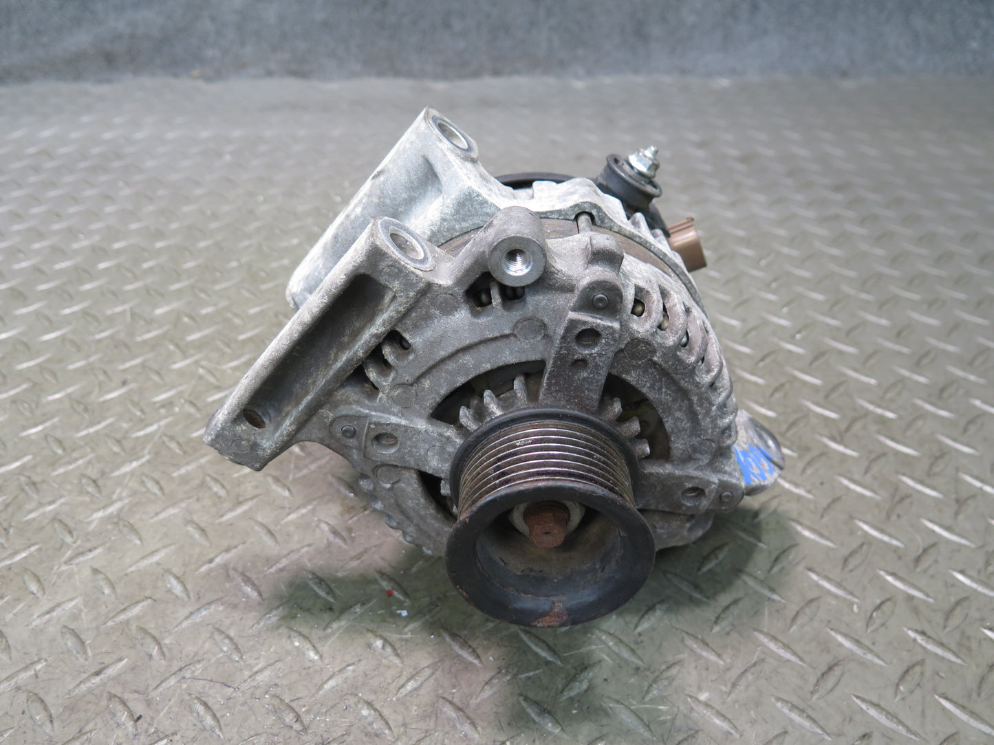 2010-2014 Lexus URJ150L GX460 Engine Alternator Generator 27060-38090