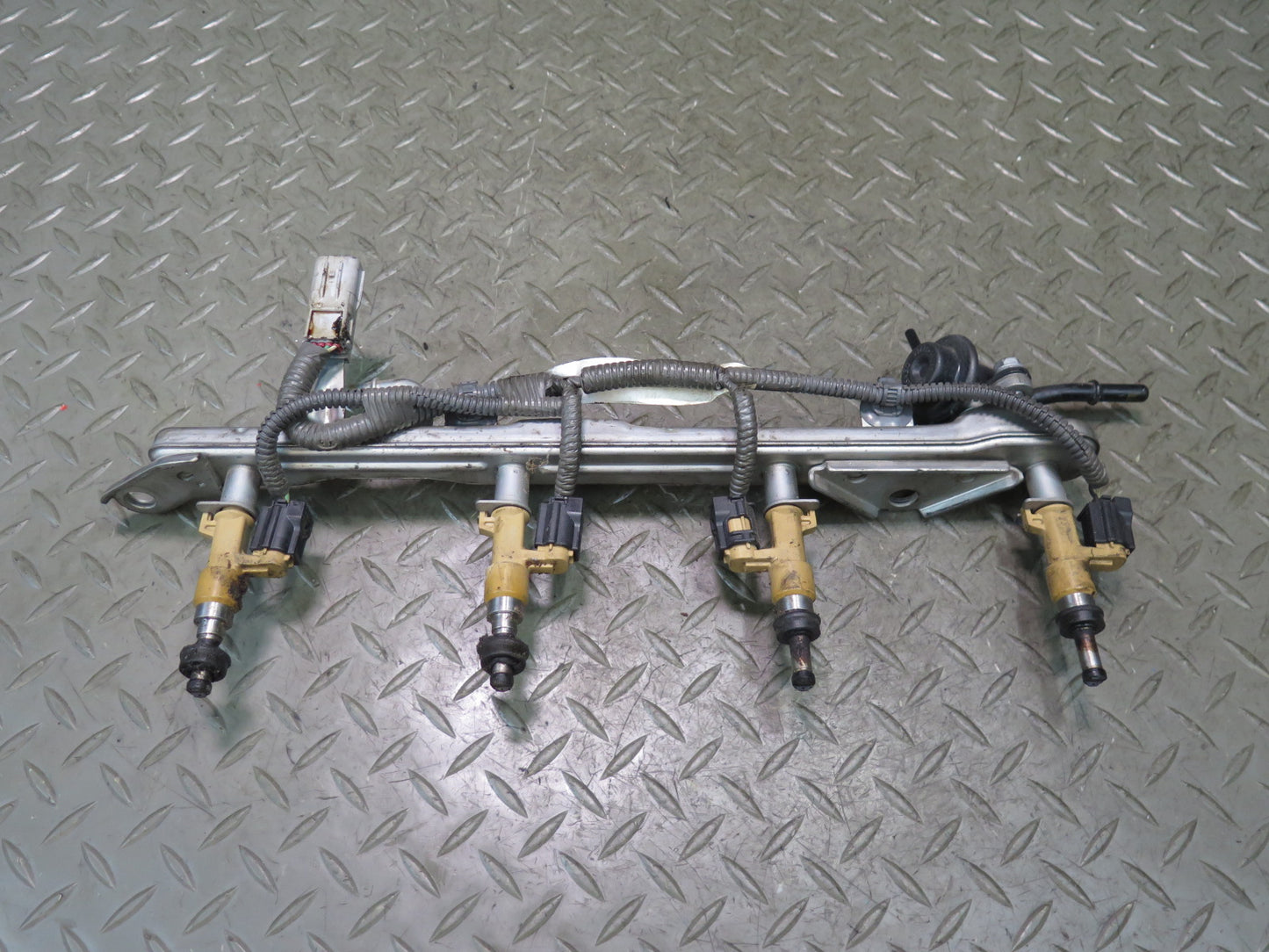 2010-2014 Lexus URJ150L GX460 4.6L 1URFE Left Fuel Rail Injector Set 82126-34021