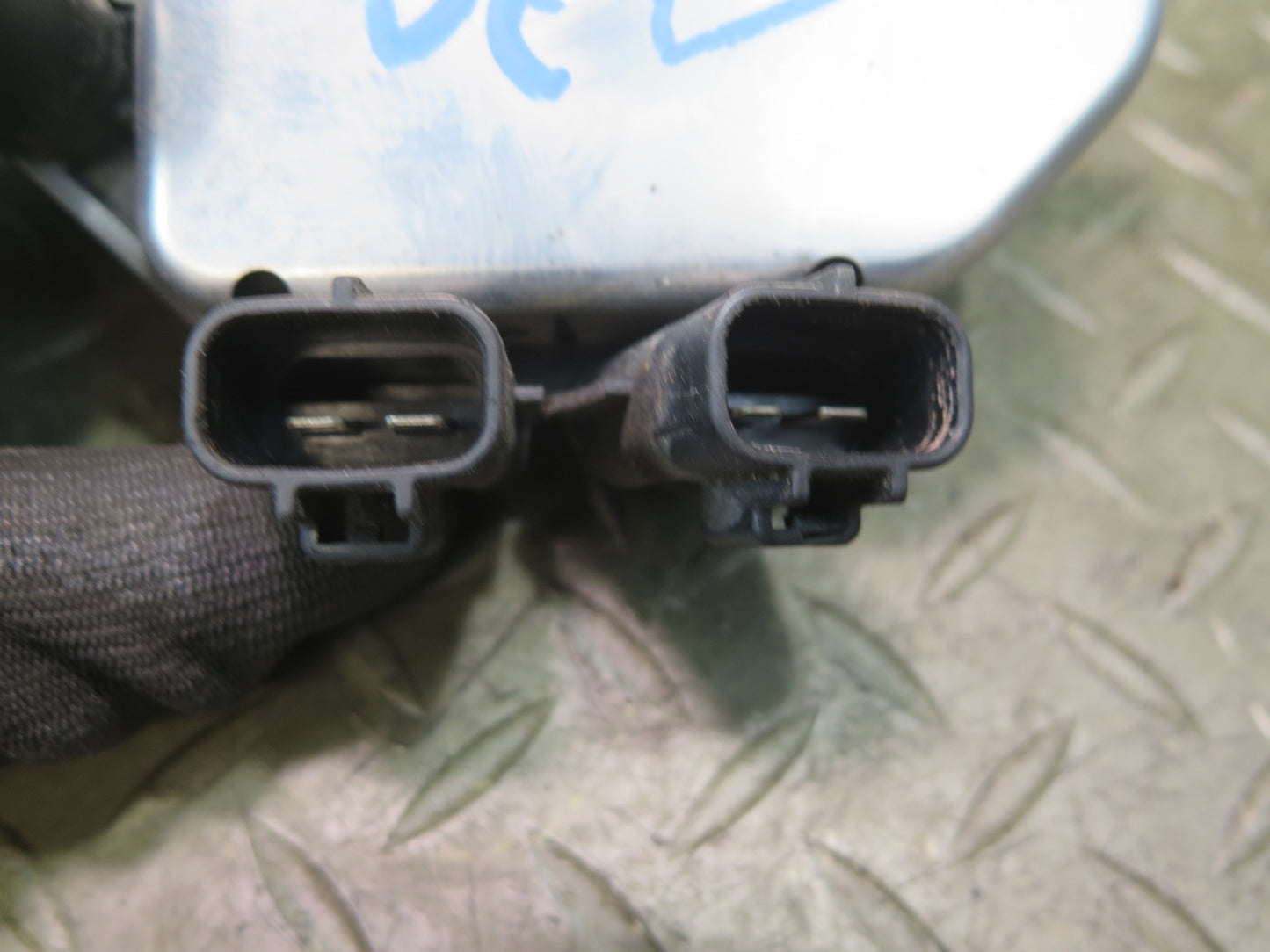 02-10 Lexus UZZ40L SC430 Cooling Fan Control Module Unit 89257-48010 OEM