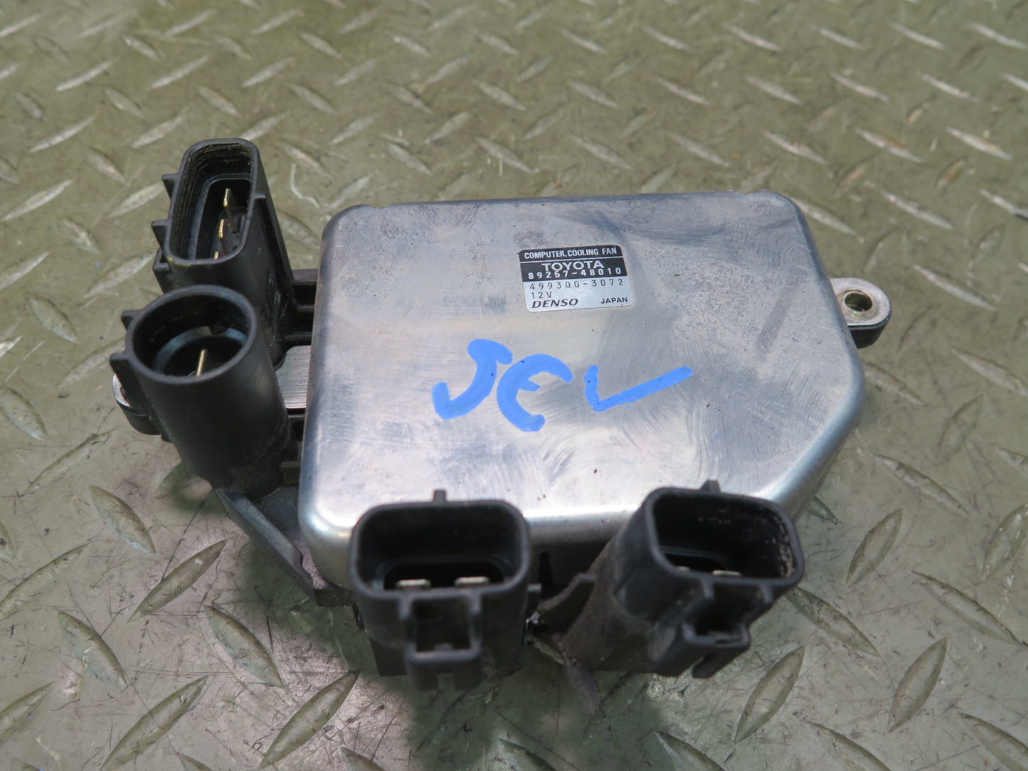 02-10 Lexus UZZ40L SC430 Cooling Fan Control Module Unit 89257-48010 OEM