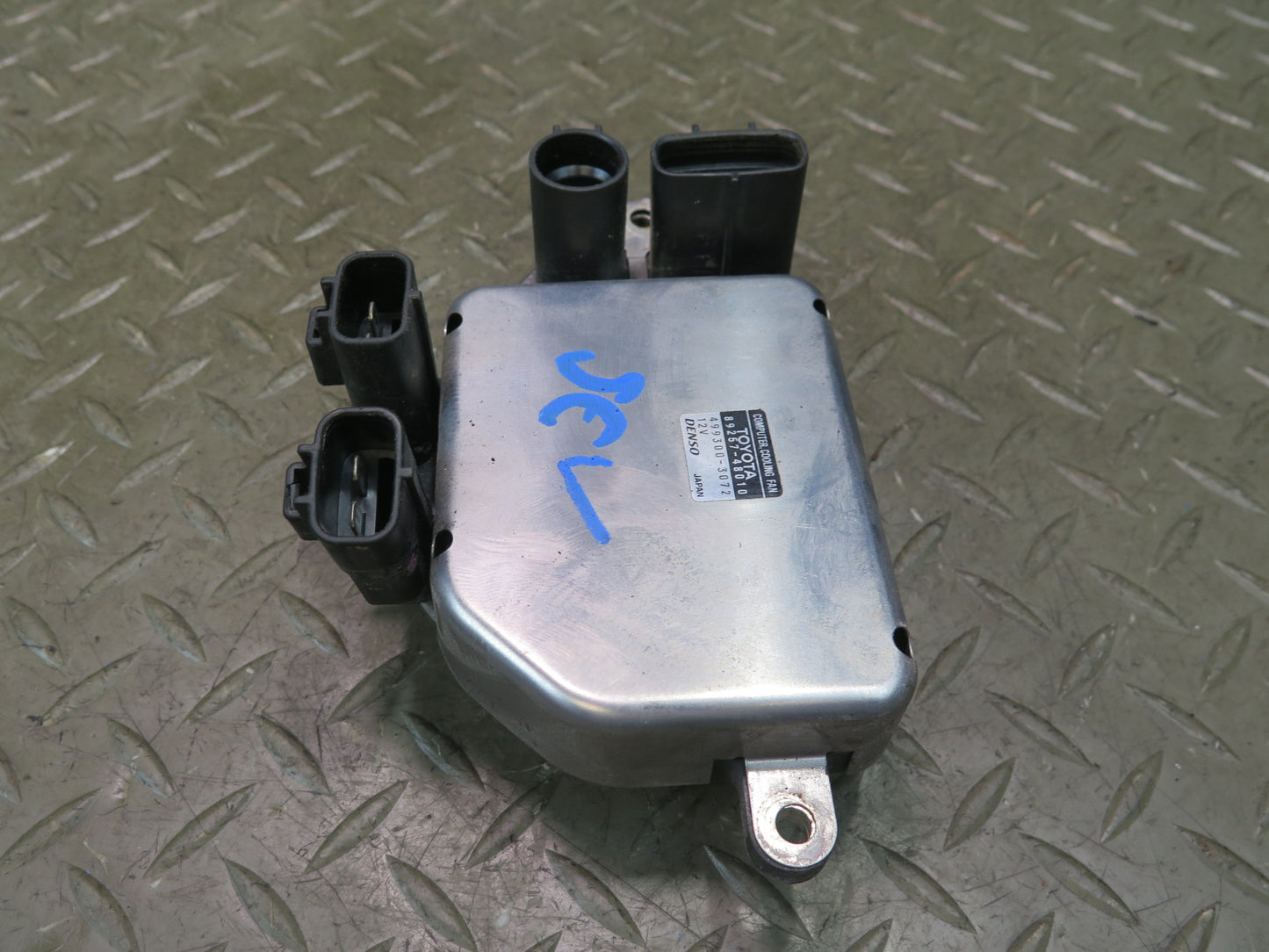 02-10 Lexus UZZ40L SC430 Cooling Fan Control Module Unit 89257-48010 OEM