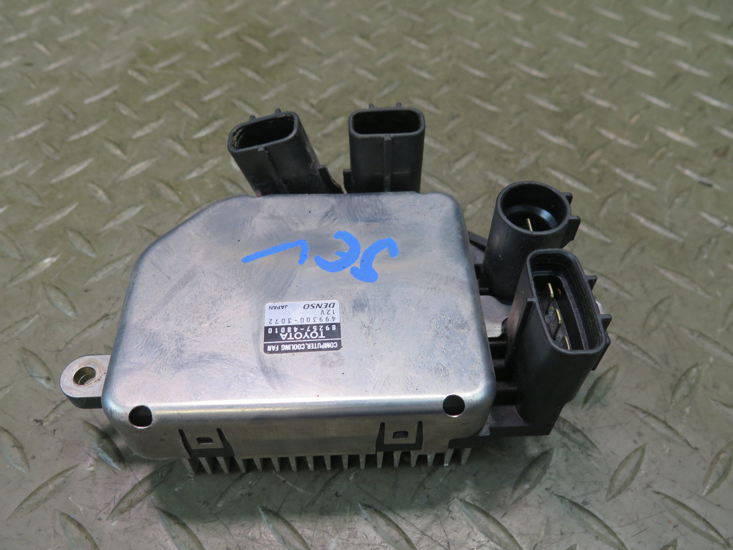 02-10 Lexus UZZ40L SC430 Cooling Fan Control Module Unit 89257-48010 OEM